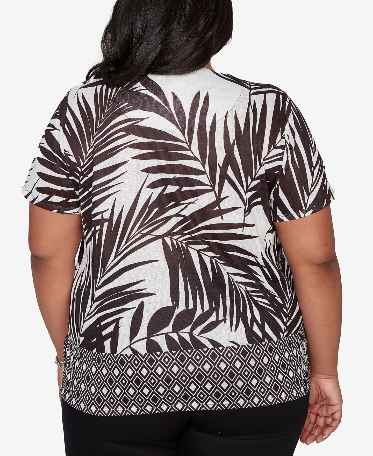 Женская футболка Alfred Dunner Plus Size Detail Driven Tropical Diamond Border with Necklace, цвет: Чёрный разноцветный — фото 5