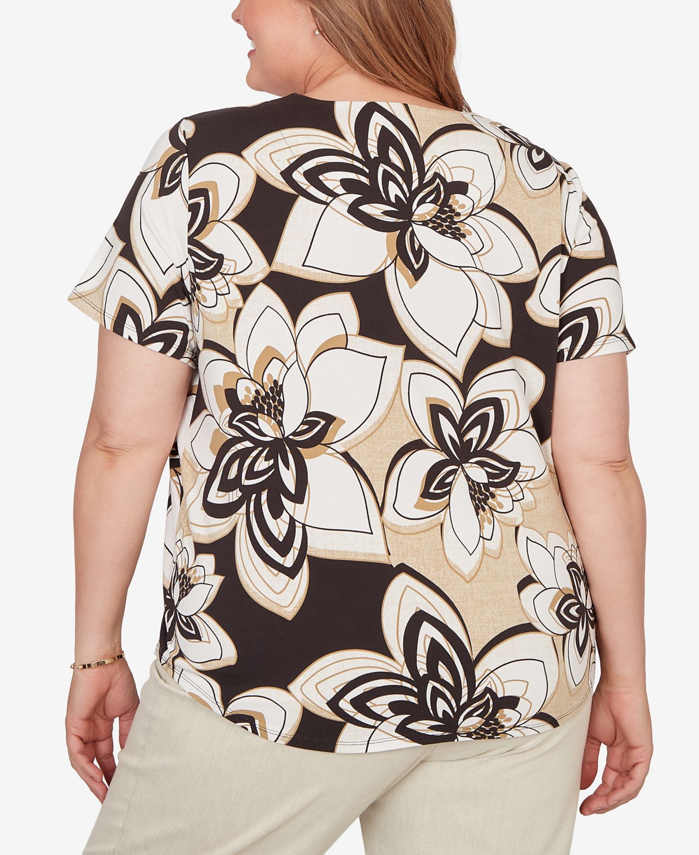 Женская футболка Alfred Dunner Plus Size Detail Driven Floral Stained Glass Short-Sleeve, цвет: Чёрный разноцветный — фото 6