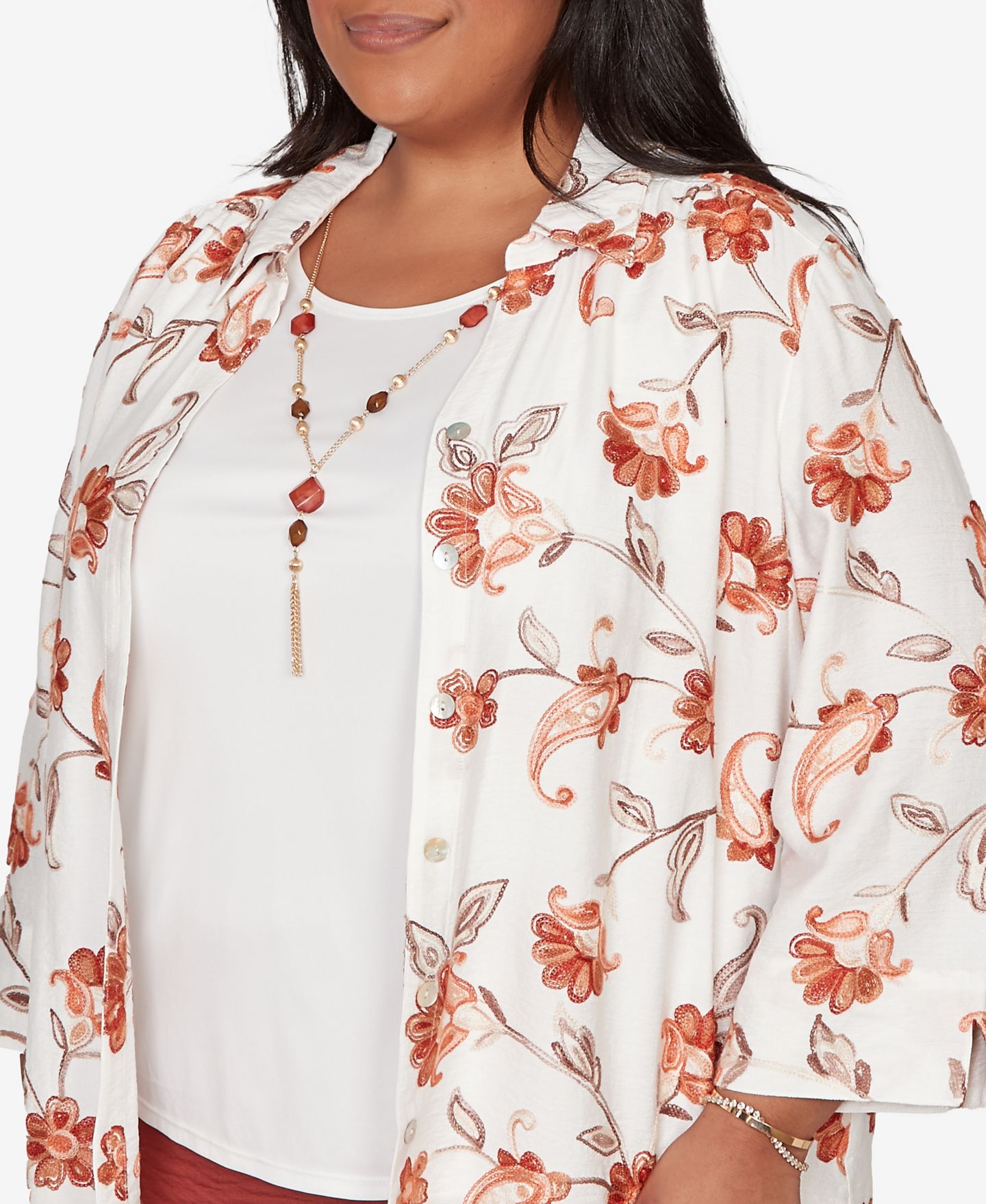 Женский топ Alfred Dunner Plus Size Spice Market Paisley Floral Collared Two-in-One with Necklace, цвет: Слоновая кость — фото 5