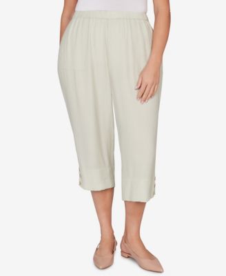 Plus Size Vintage Charm Front Pocket Capri Pants