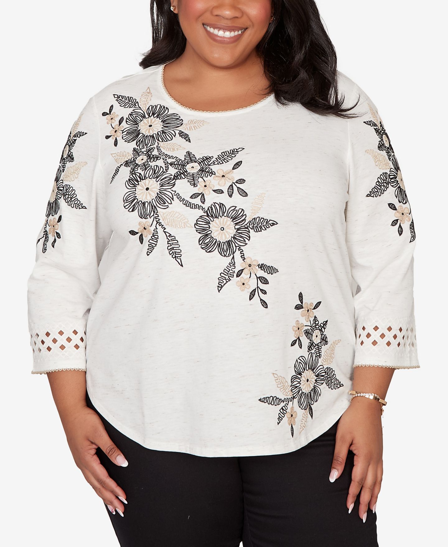 Женский топ Alfred Dunner Plus Size Detail Driven Floral Embroidered Textured, цвет: Слоновая кость — фото 2