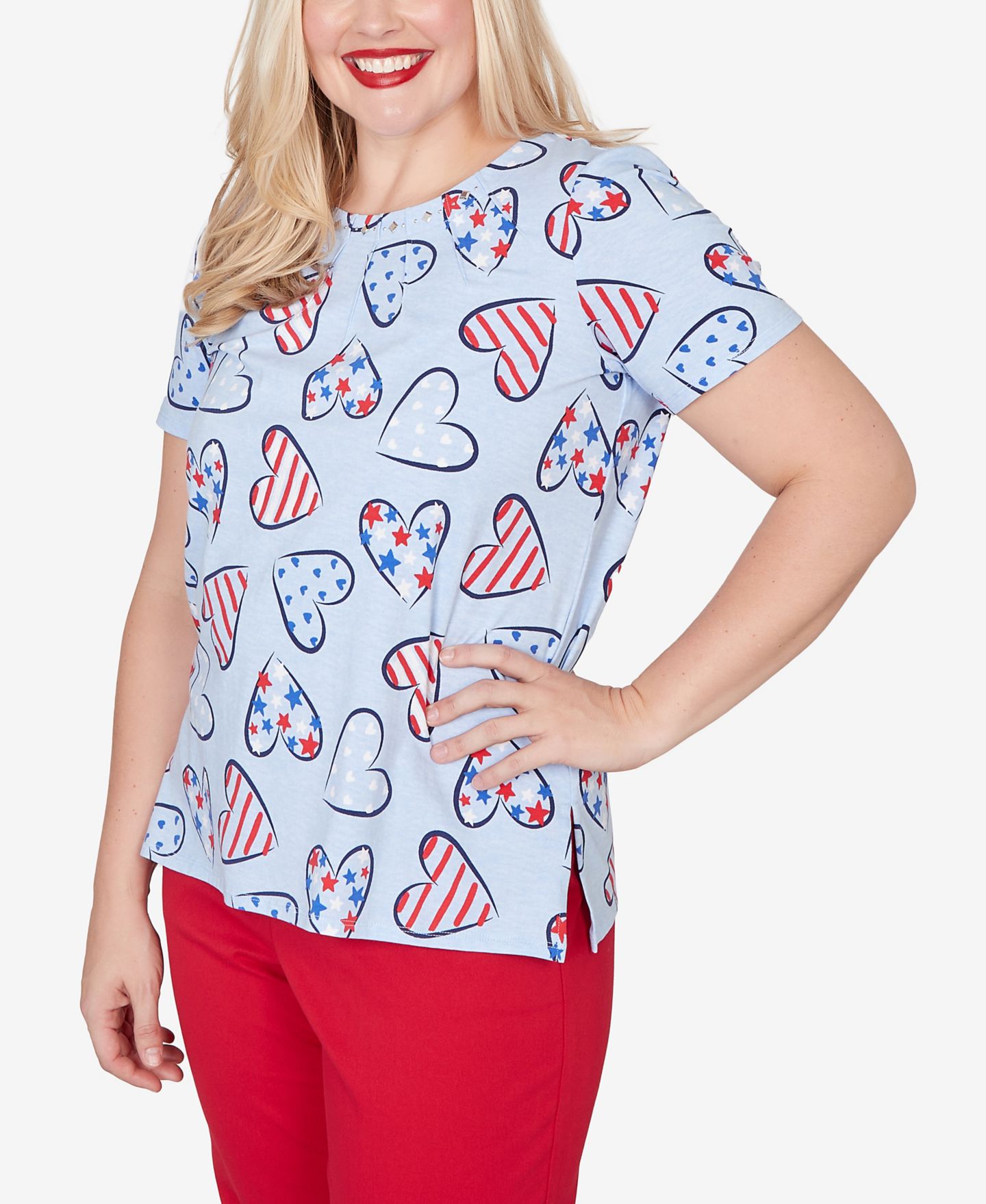 Женская футболка Alfred Dunner Lady Liberty American Flag Hearts Printed, цвет: Синий разноцветный — фото 3