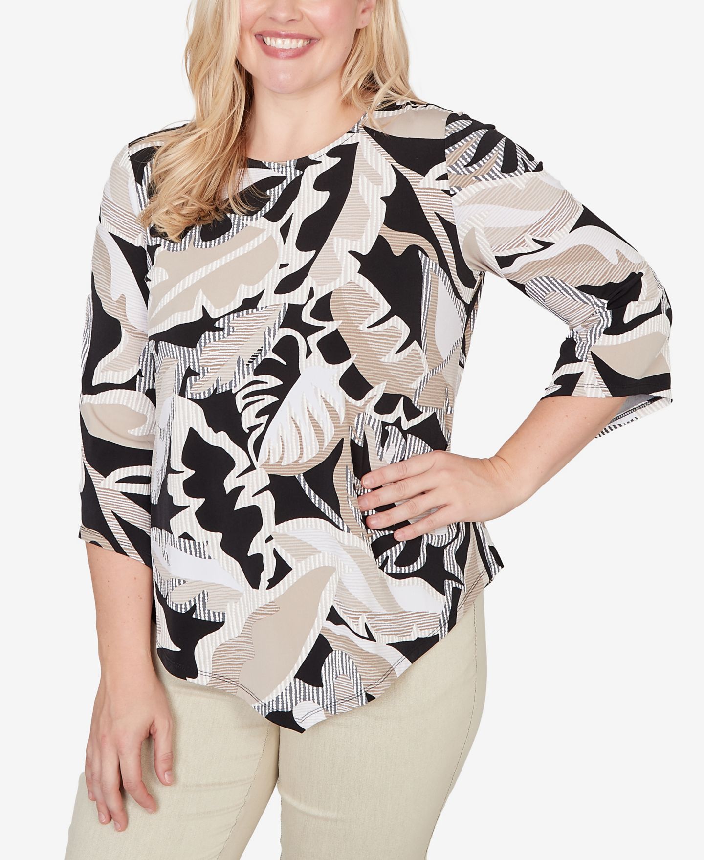 Женский топ Alfred Dunner Detail Driven Texture Leaves Pointed Hem with Necklace, цвет: Чёрный разноцветный — фото 2