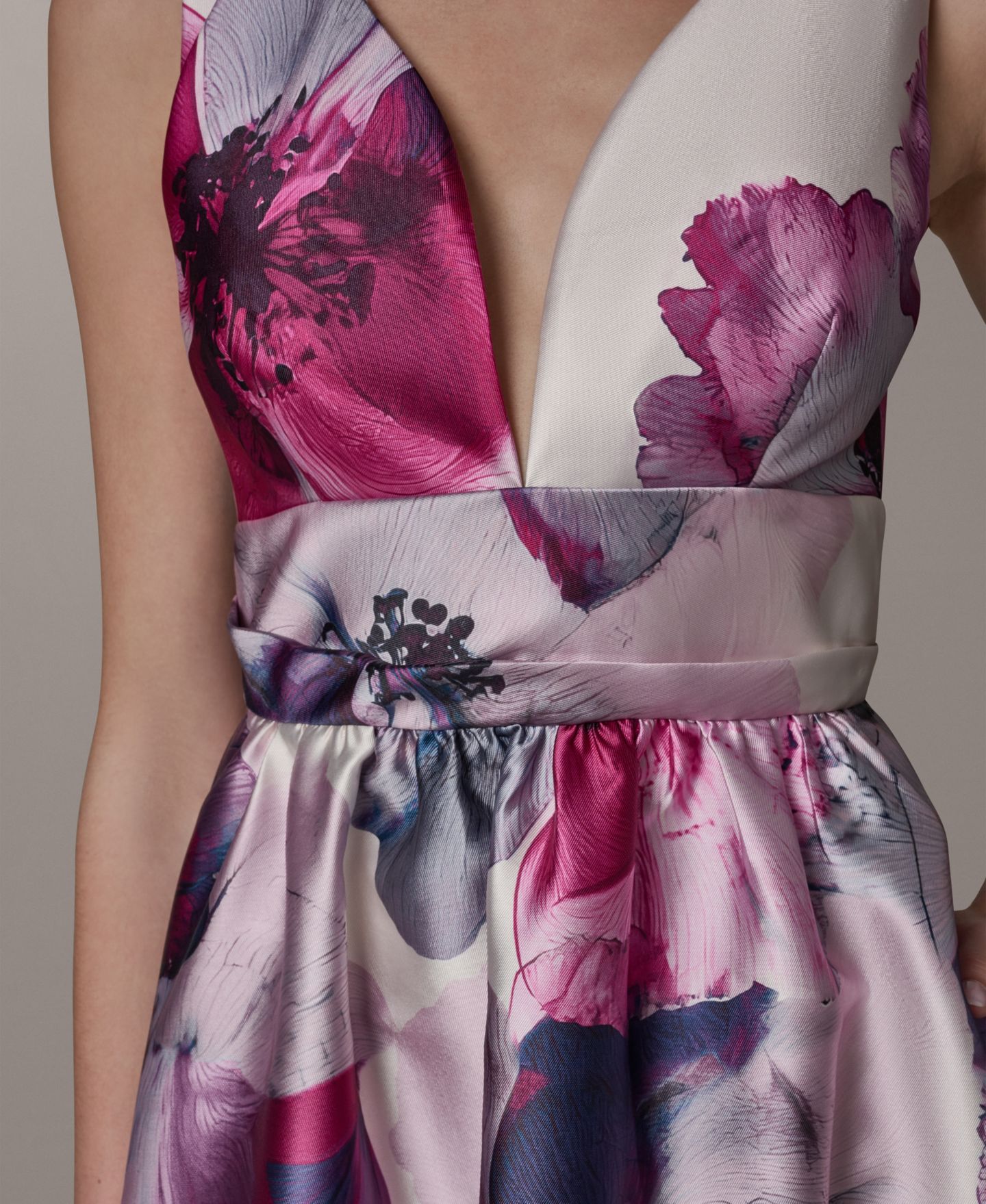 Женские платья Donna Karan New York Petite Sleeveless V-Neck Ball Gown, цвет: Сангрия разноцветный — фото 6