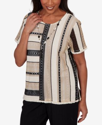 Petite Detail Driven Textured Spliced Crewneck T-Shirt with Necklace