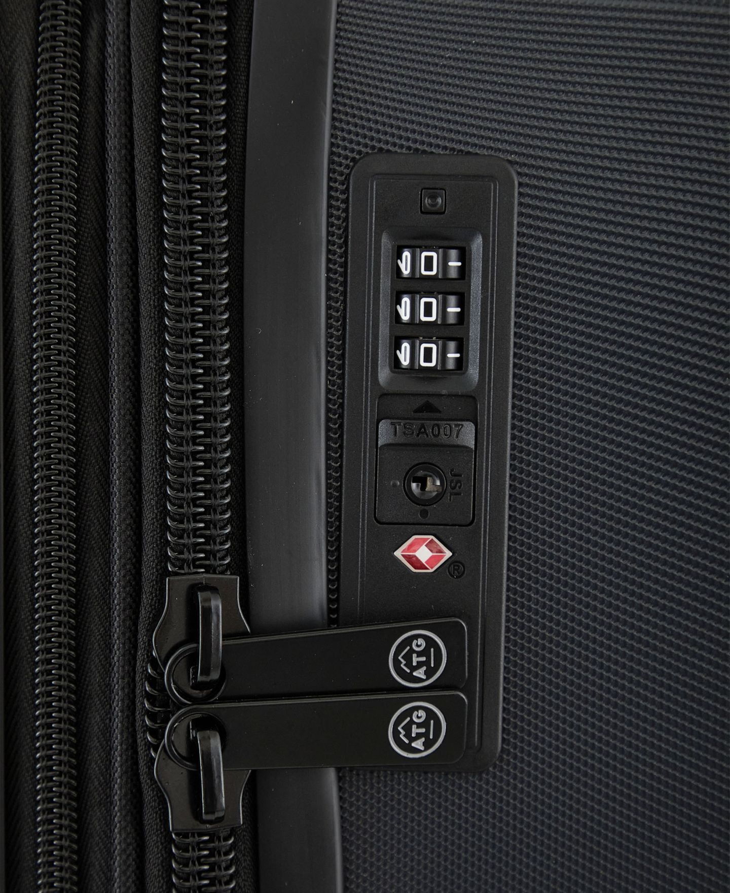 Чемоданы Wrangler Trailway 4-Piece Hardside Luggage Set, цвет: Чёрный — фото 7