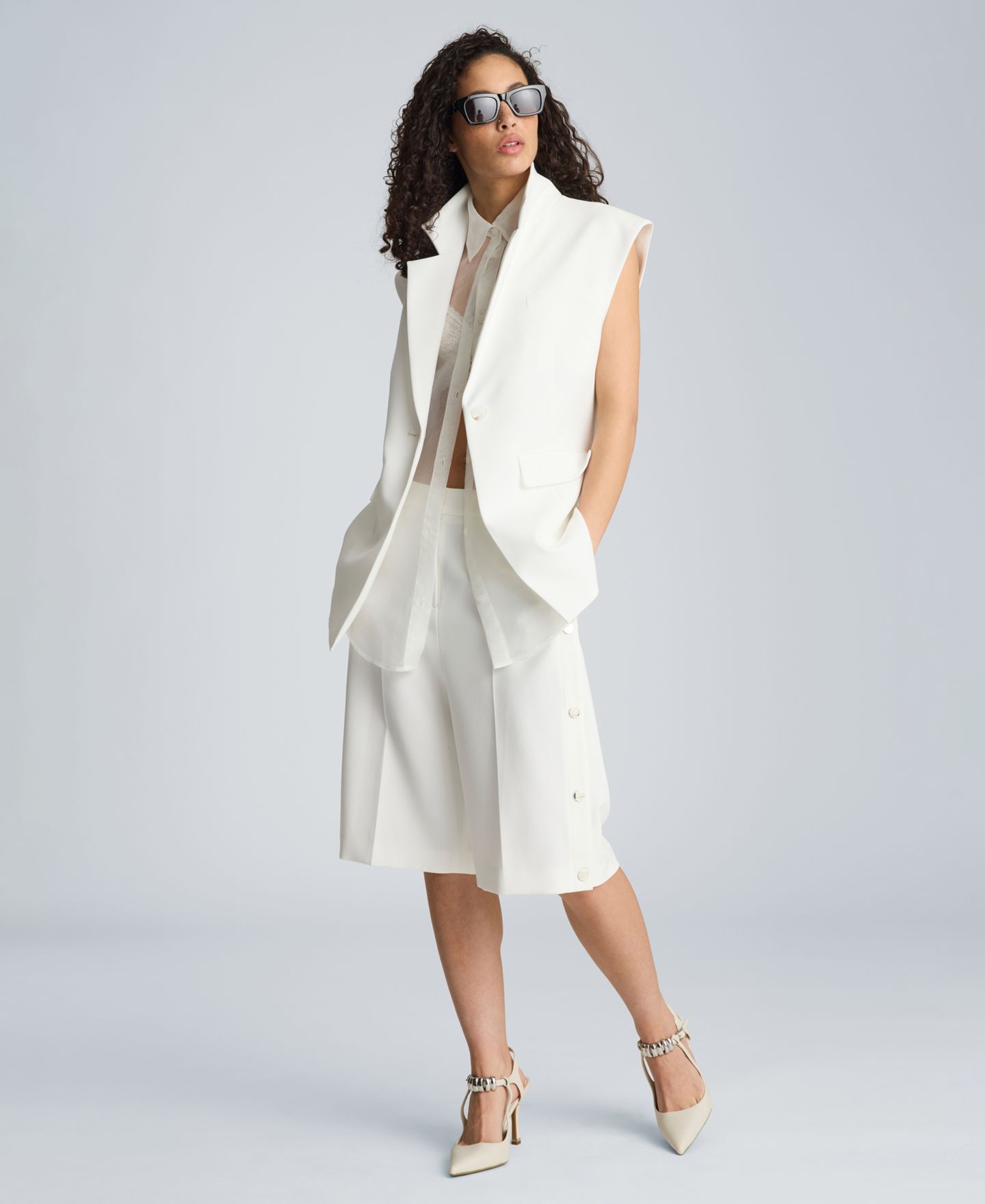Женский жилет Kenneth Cole Sleeveless Vest with Removable Sheer Shirt, цвет: Чистый белый — фото 2