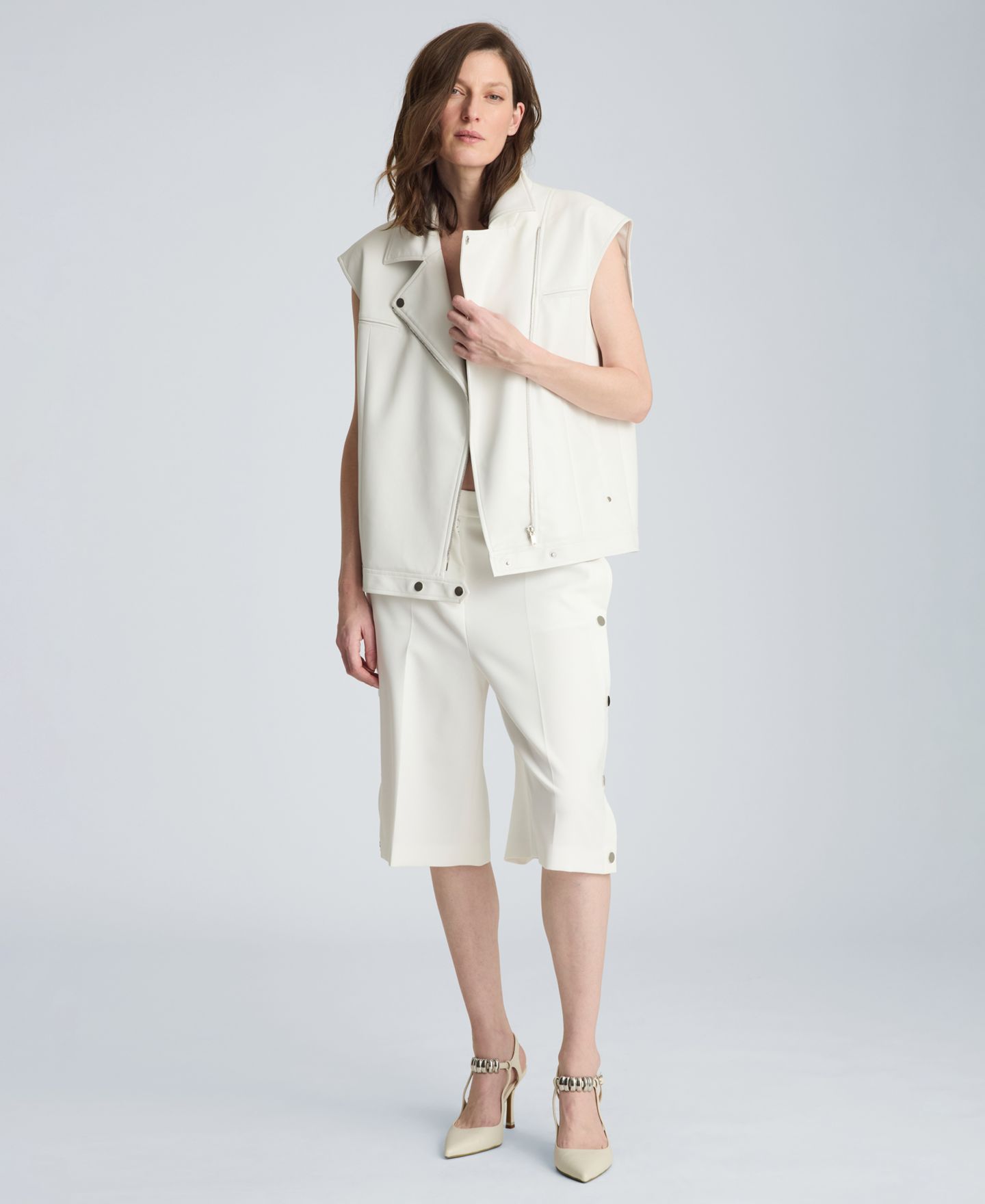 Женский жилет Kenneth Cole Boxy Moto Faux Leather Sleeveless Vest, цвет: Чистый белый — фото 12