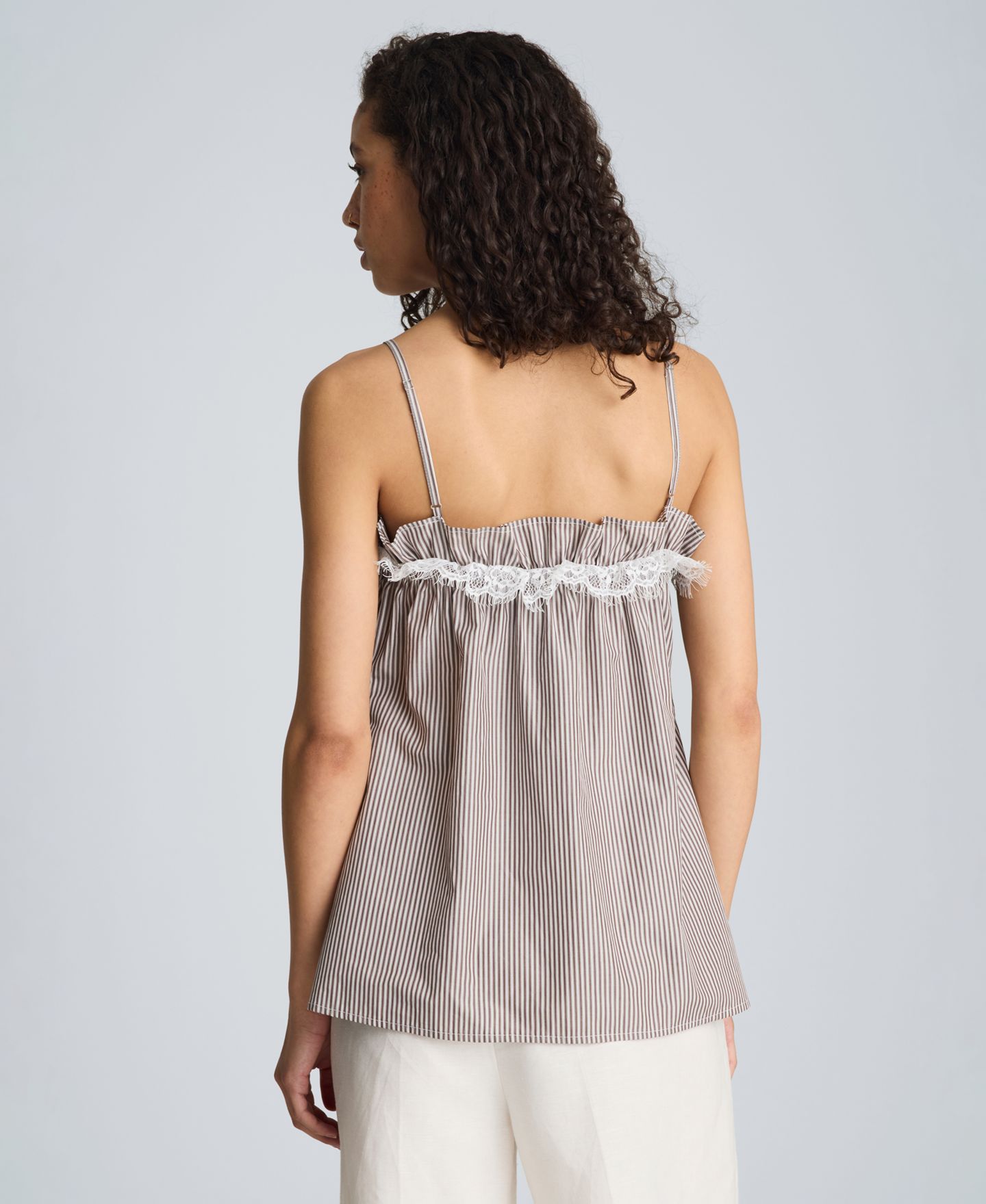 Женский топ Kenneth Cole Cotton Shirred Neck Lace Trim Camisole, цвет: Коричневый / Чистый белый — фото 5
