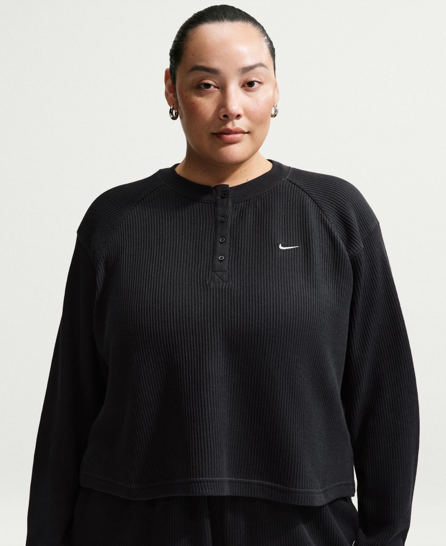 Женский оверсайз-лонгслив Nike Sportswear Chill с воротом хенли, больших размеров, цвет: Чёрный / Молочный — фото 4