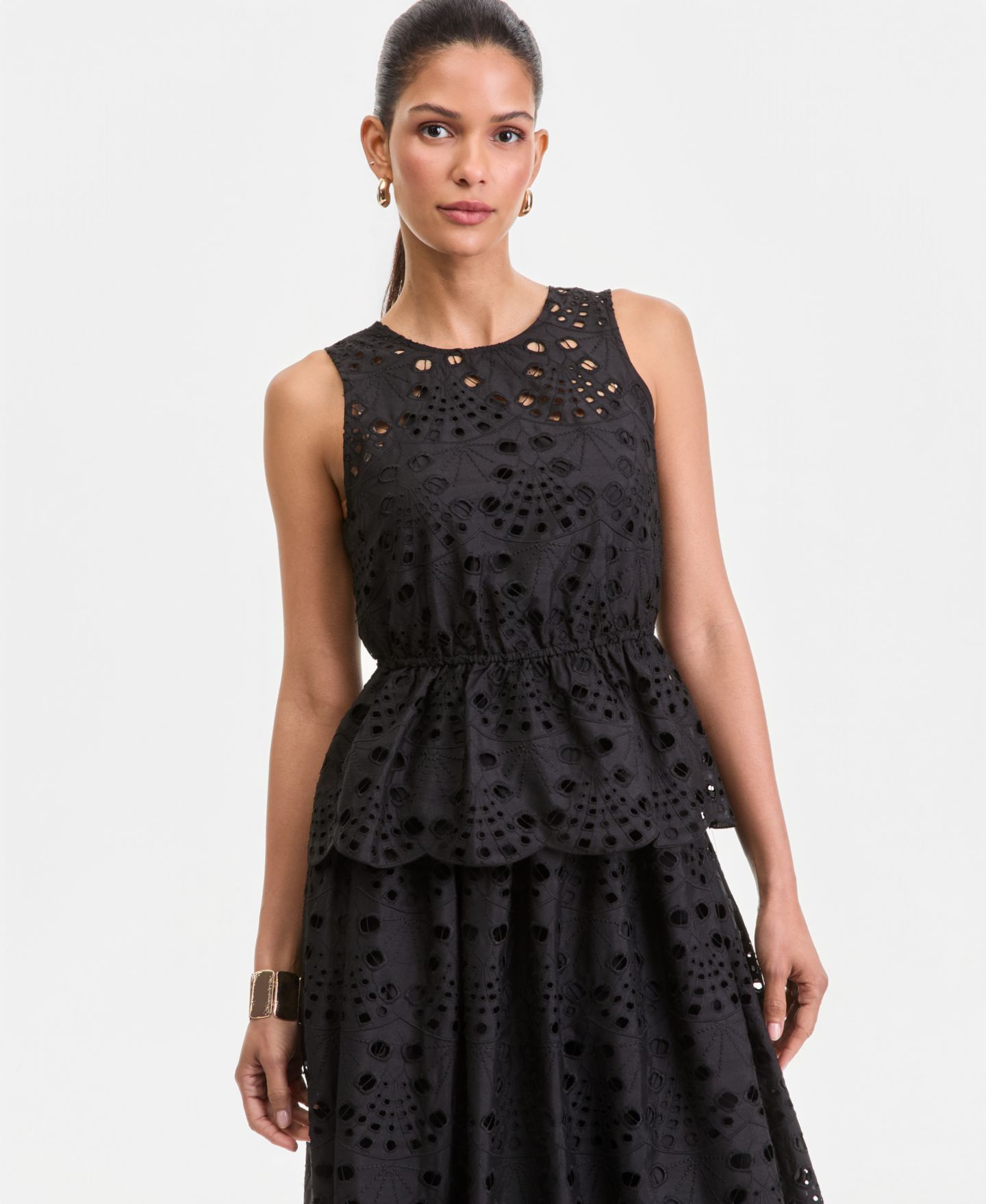 Женский топ I.N.C. International Concepts Sleeveless Eyelet Lace Peplum, цвет: Глубокий чёрный — фото 1