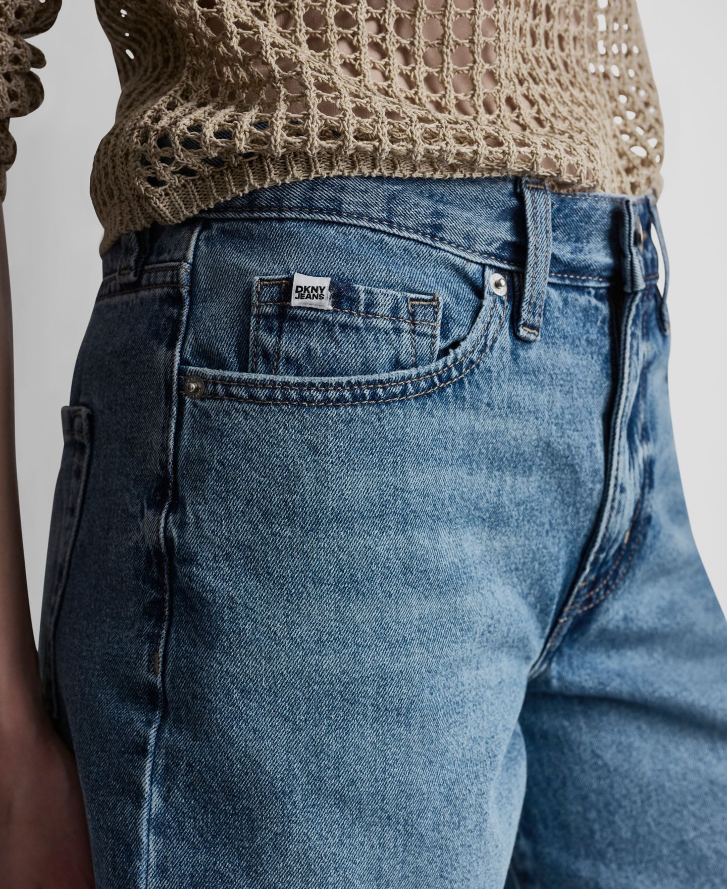 Женские шорты DKNY Jeans Mid-Rise Denim Bermuda, цвет: Oed - Crown Street — фото 4