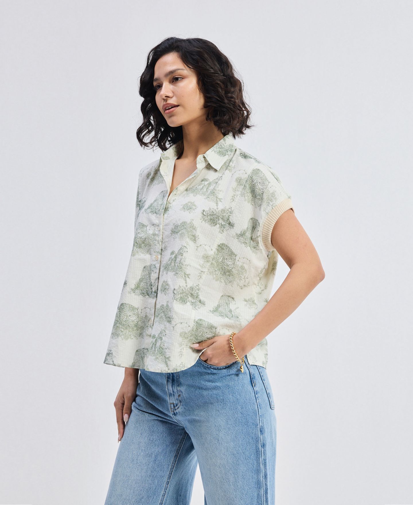 Женская рубашка Reistor Relaxed-fit Button-down in Animal print, цвет: Зелёный — фото 5