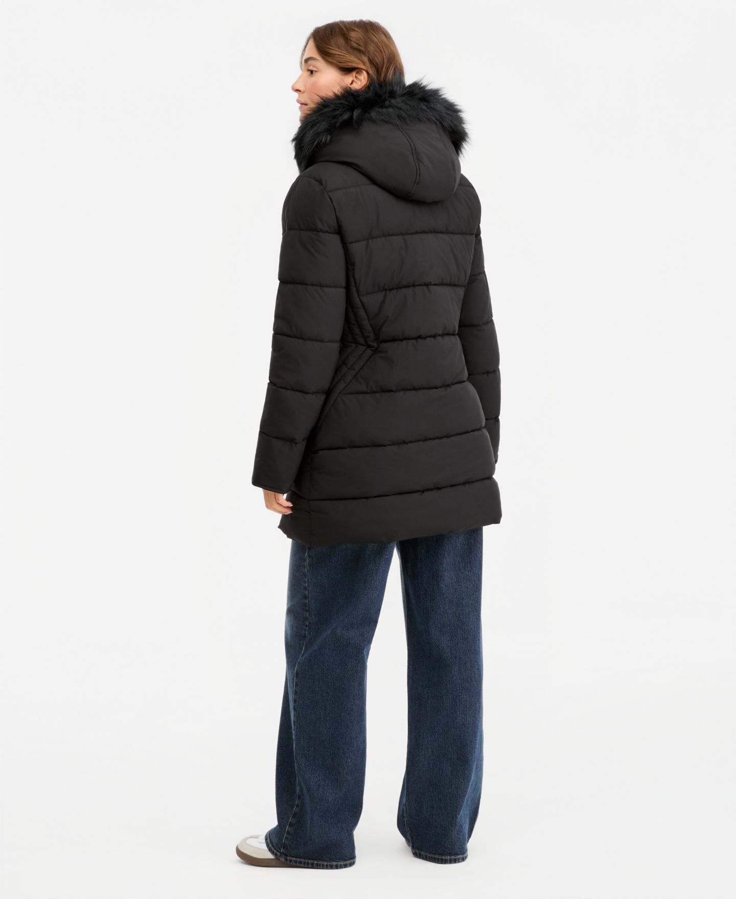 Женская куртка Maralyn & Me Juniors' Hooded Faux-Fur-Trim Puffer, цвет: Чёрный — фото 5