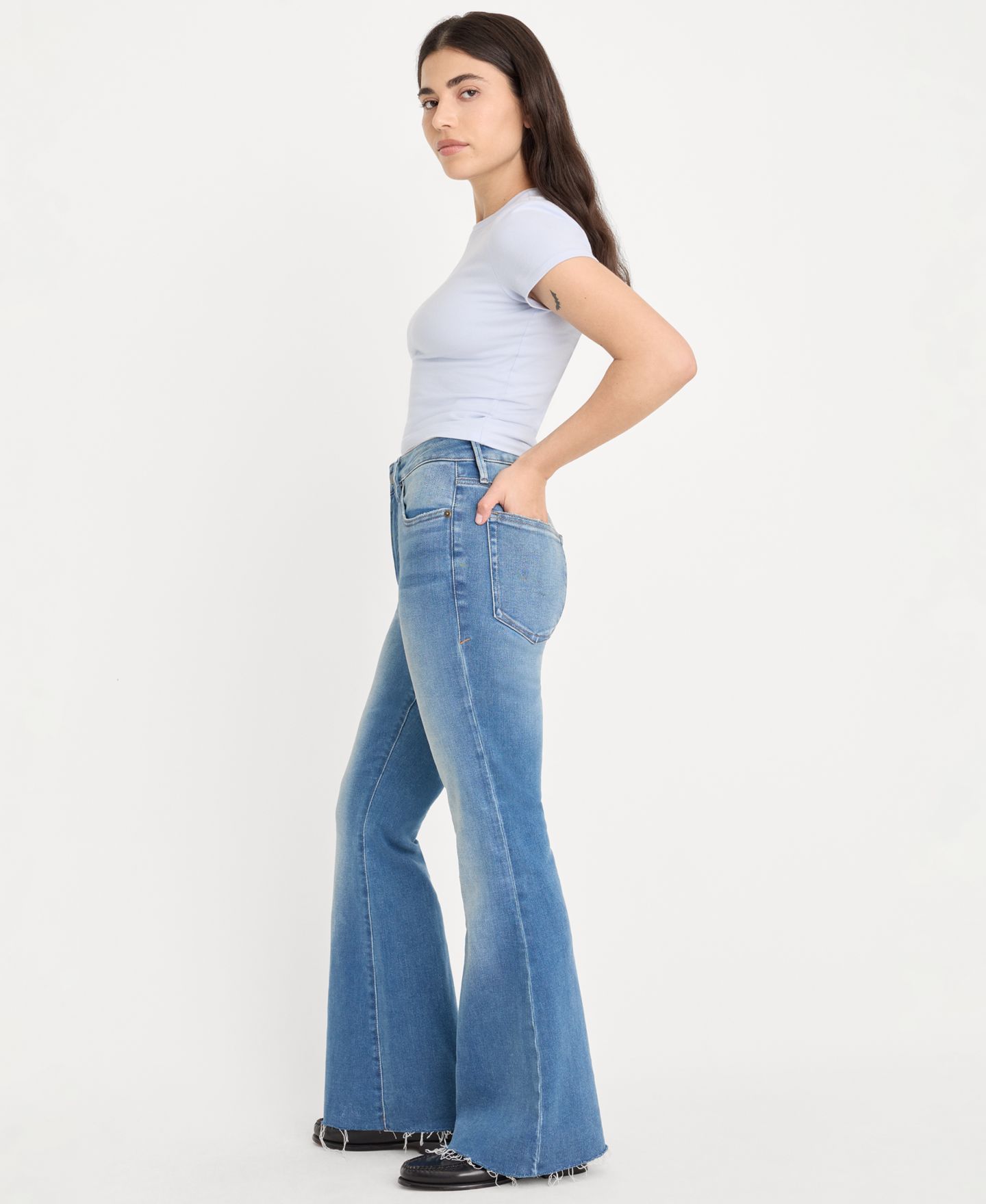 Женские джинсы Good American Petite Flared Ankle, цвет: Индиго — фото 3