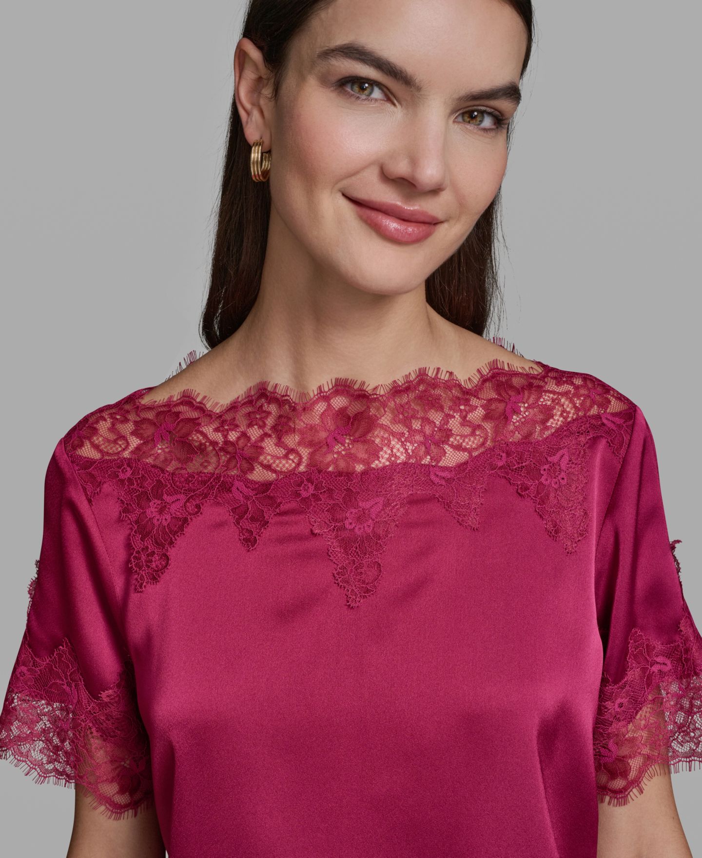 Женская блузка KARL LAGERFELD PARIS Short-Sleeve Lace Trim Blouse, цвет: Currant — фото 5
