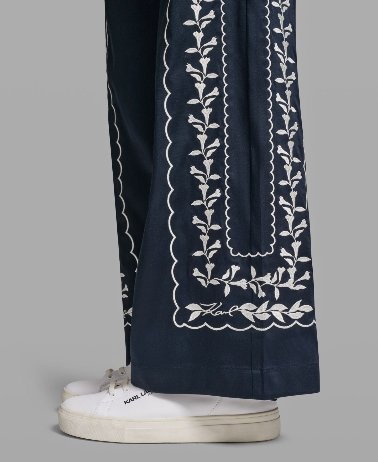 Женские брюки KARL LAGERFELD PARIS Mid-Rise Embroidery, цвет: Тёмно-синий — фото 7