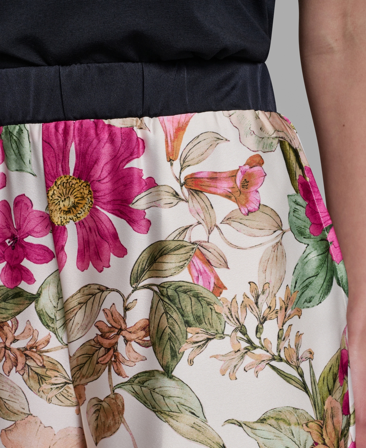 Karl Lagerfeld Paris Petite Floral Printed Pants