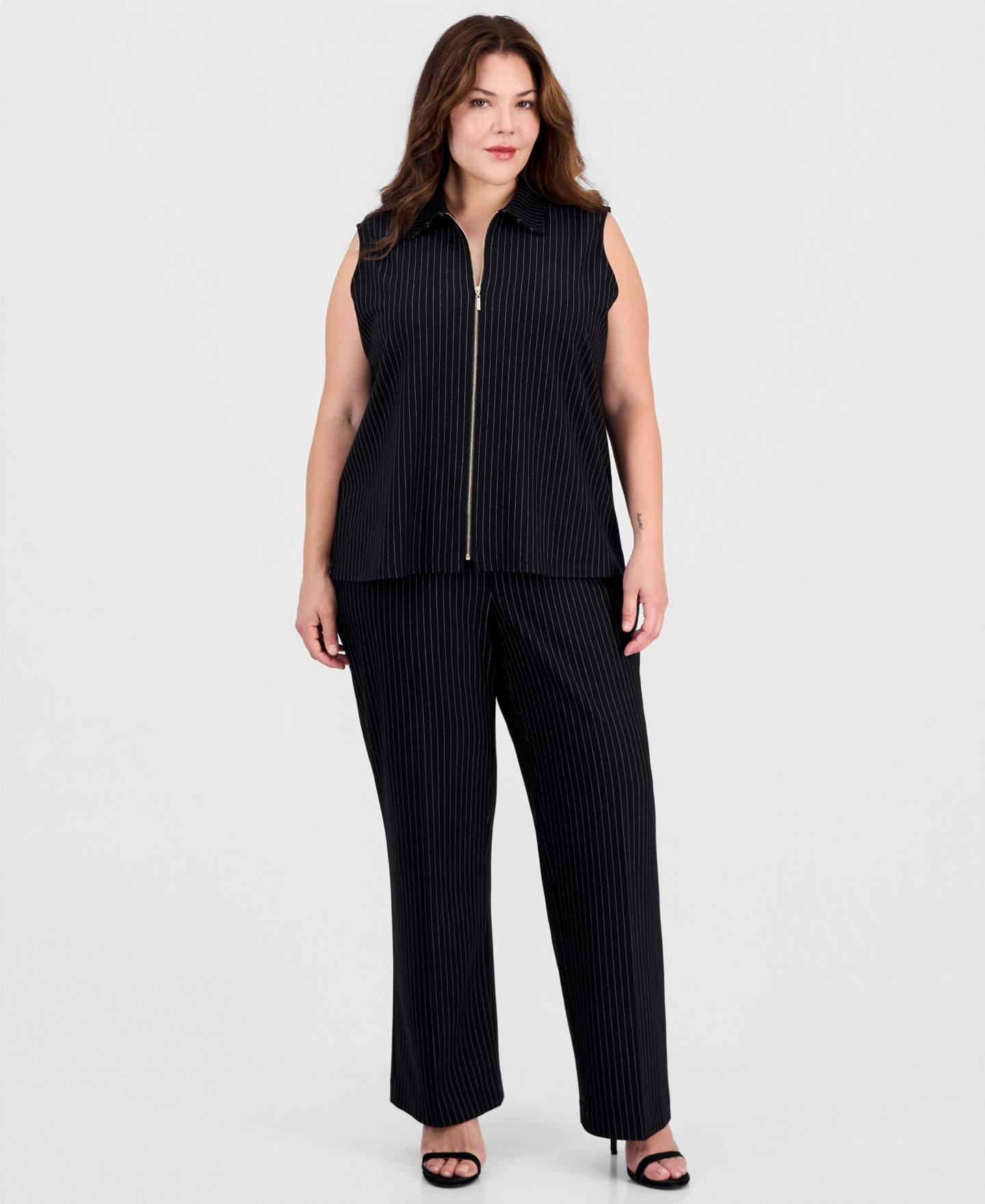 Женская блузка Anne Klein Plus Size Mock-Neck Front-Zip Pinstripe Blouse, цвет: Чёрный — фото 2