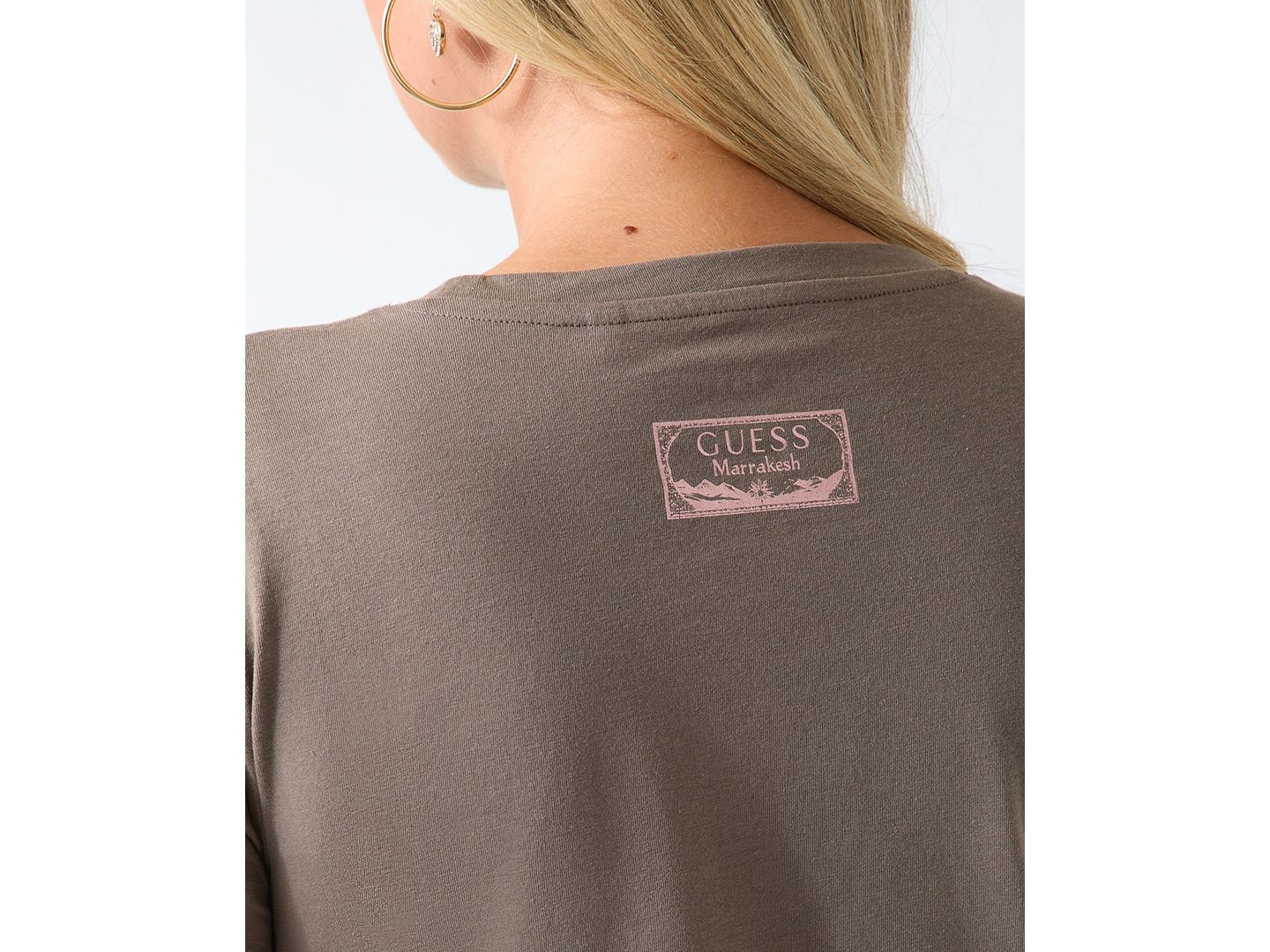 Женская футболка GUESS Short-Sleeve Desert Mirage Easy, цвет: Коричневый — фото 4