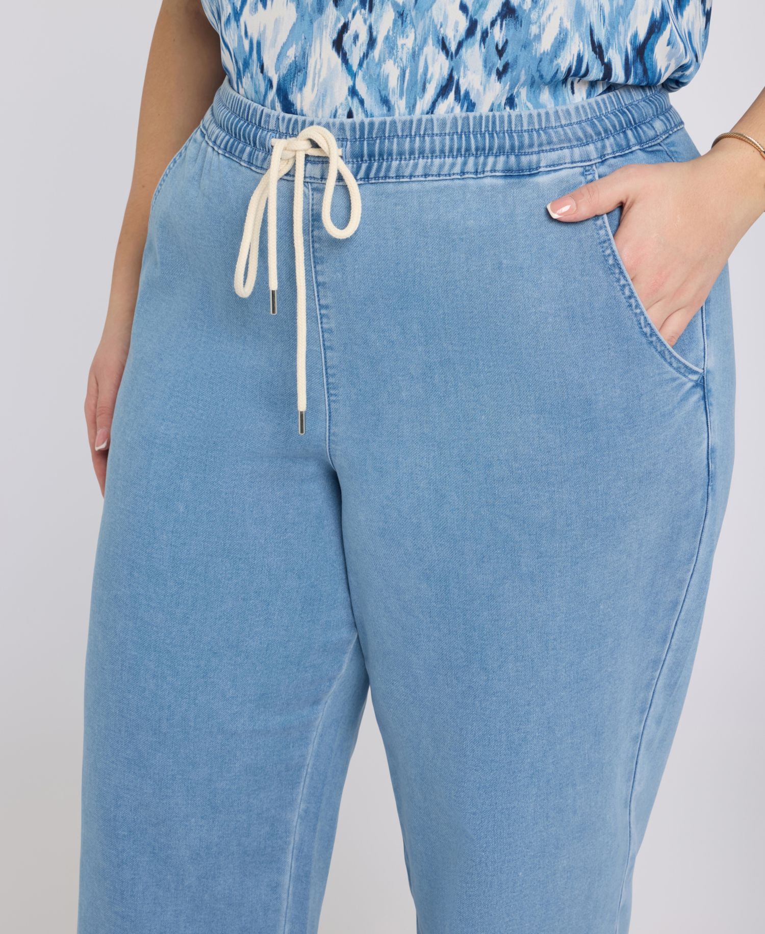 Plus Size Relaxed Drawstring Pull-On Denim Pants