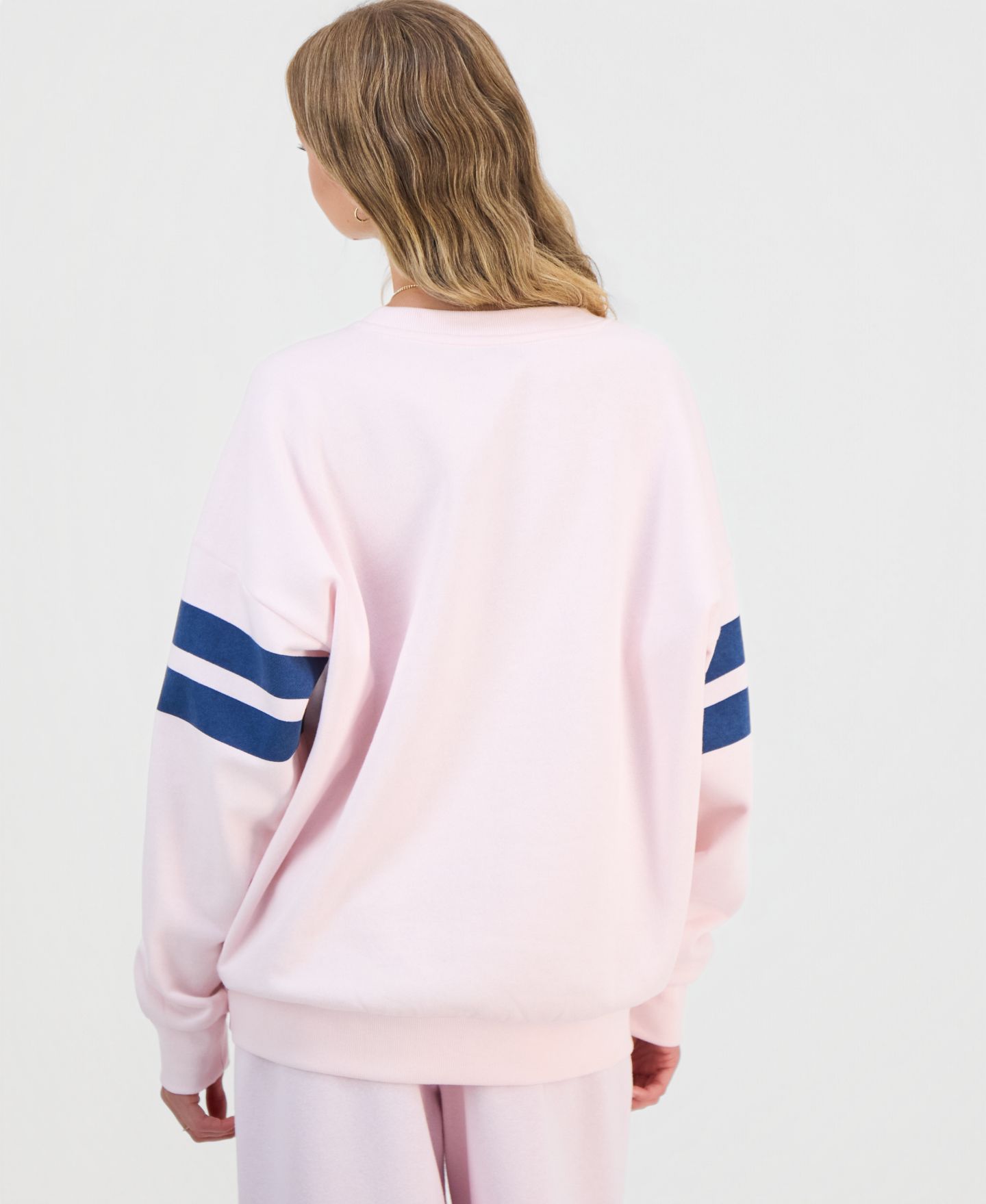 Женский свитшот Rebel Veil Juniors' Varsity Applique Crewneck, цвет: Тёмно-синий — фото 3