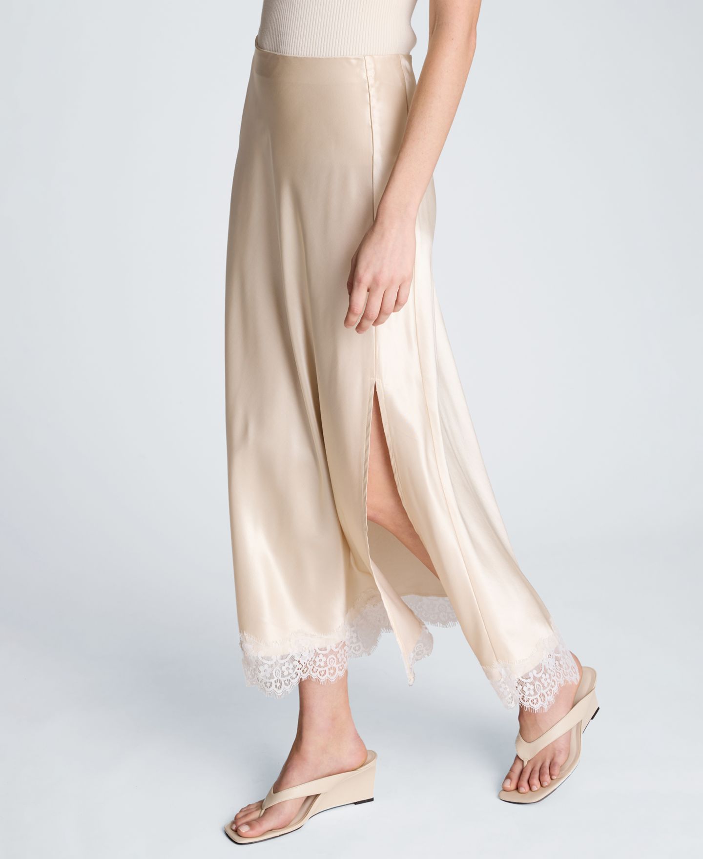 Женская юбка Kenneth Cole Pull on Lace Trim Satin Midi, цвет: Устричный — фото 3