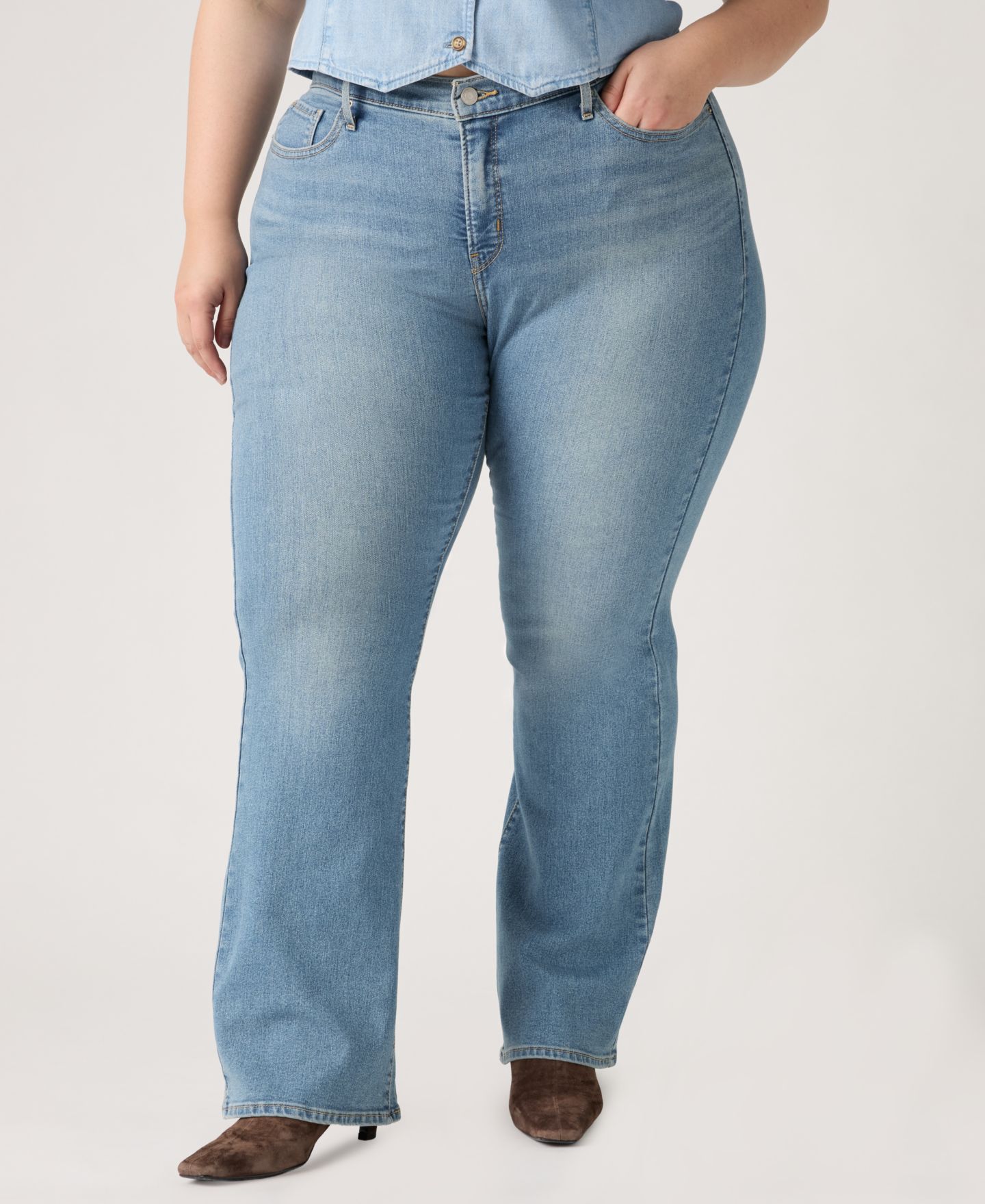 Женские джинсы Levi's Trendy Plus Size 315 Mid-Rise Shaping Bootcut, цвет: Джинсовый — фото 6