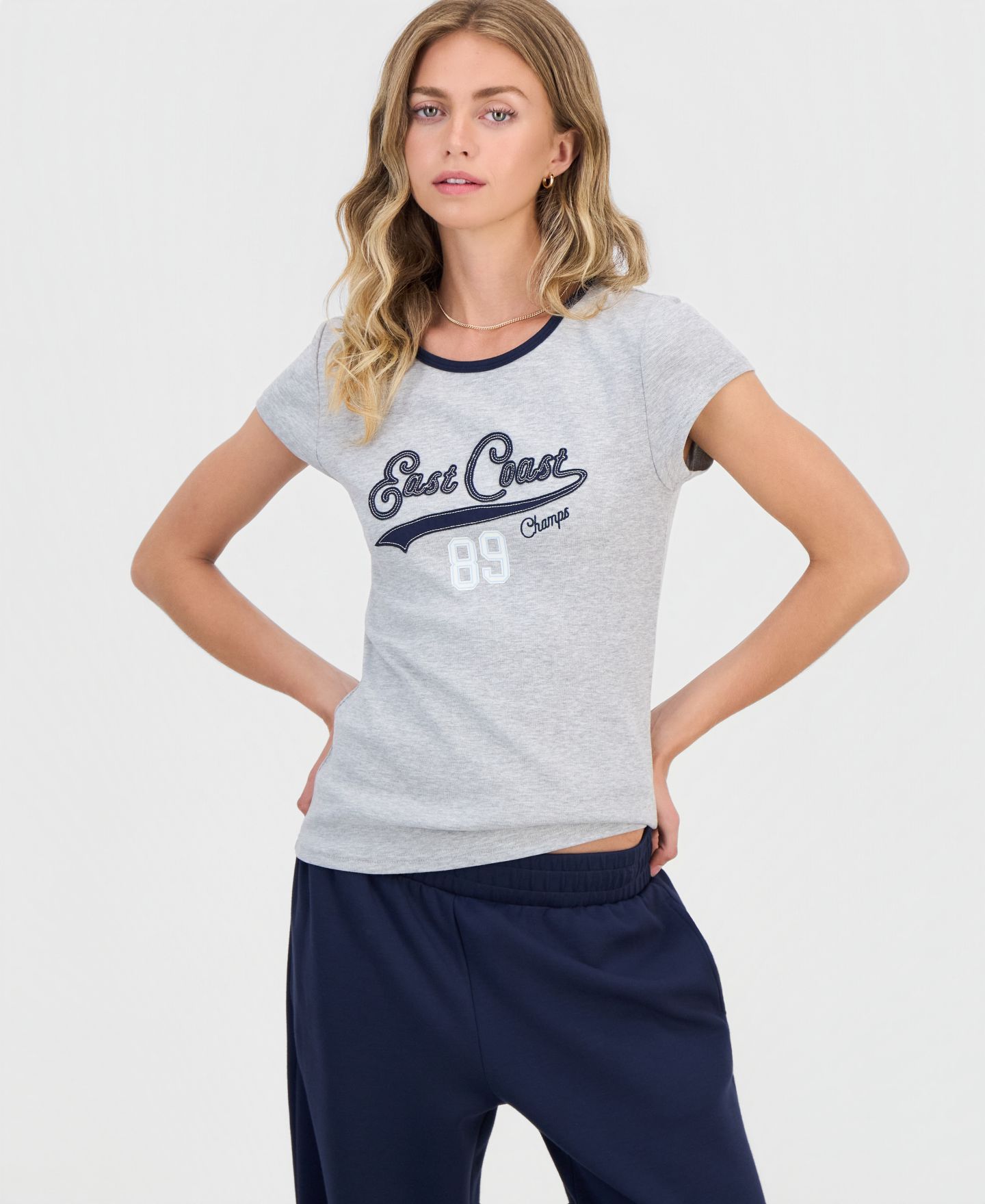 Женская футболка Hippie Rose Juniors' Y2K Graphic Ringer, цвет: Светлый серый — фото 1
