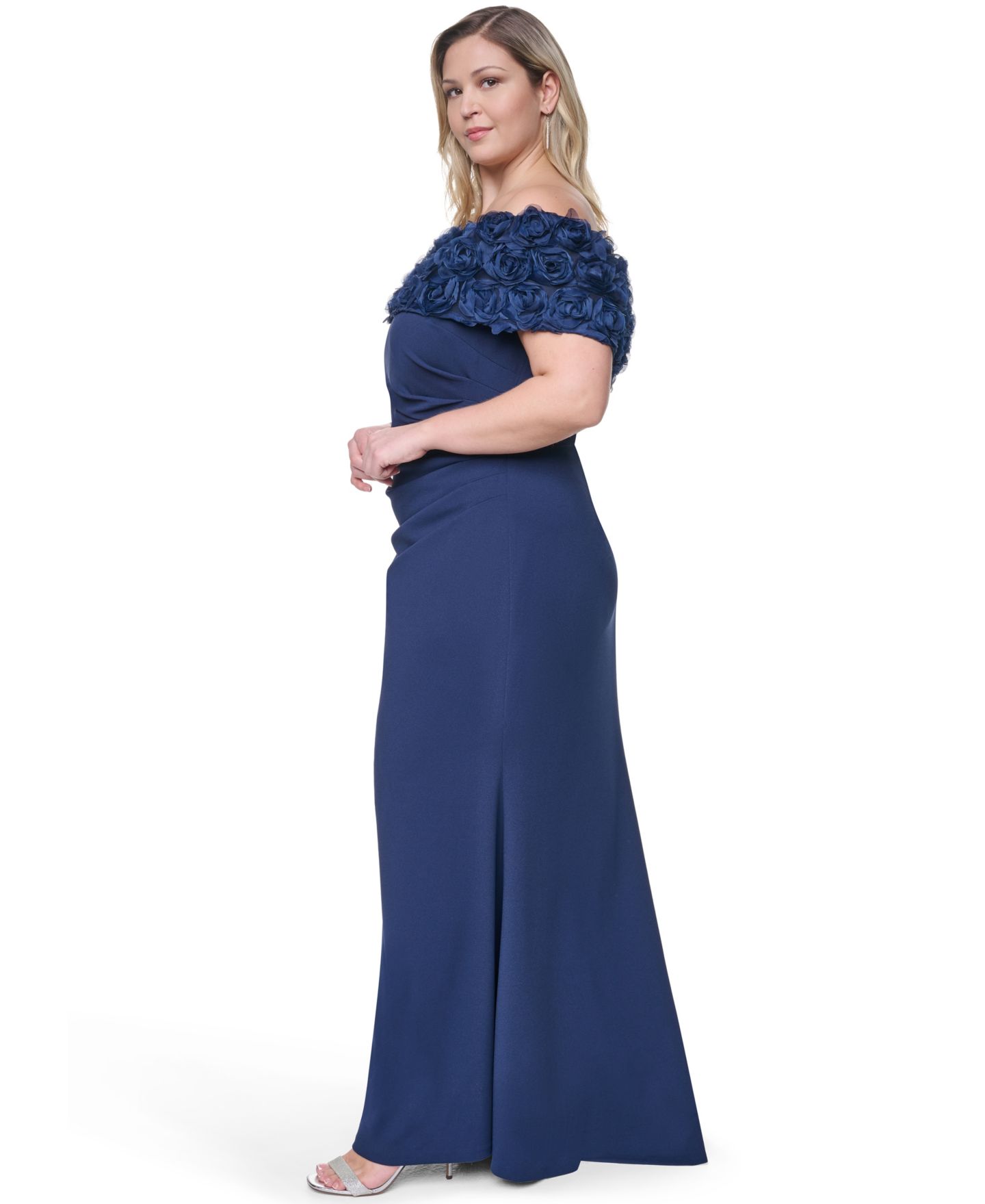 Женское платье Eliza J Plus Size Rosette-Trim Off-The-Shoulder Evening Gown, цвет: Тёмно-синий — фото 2