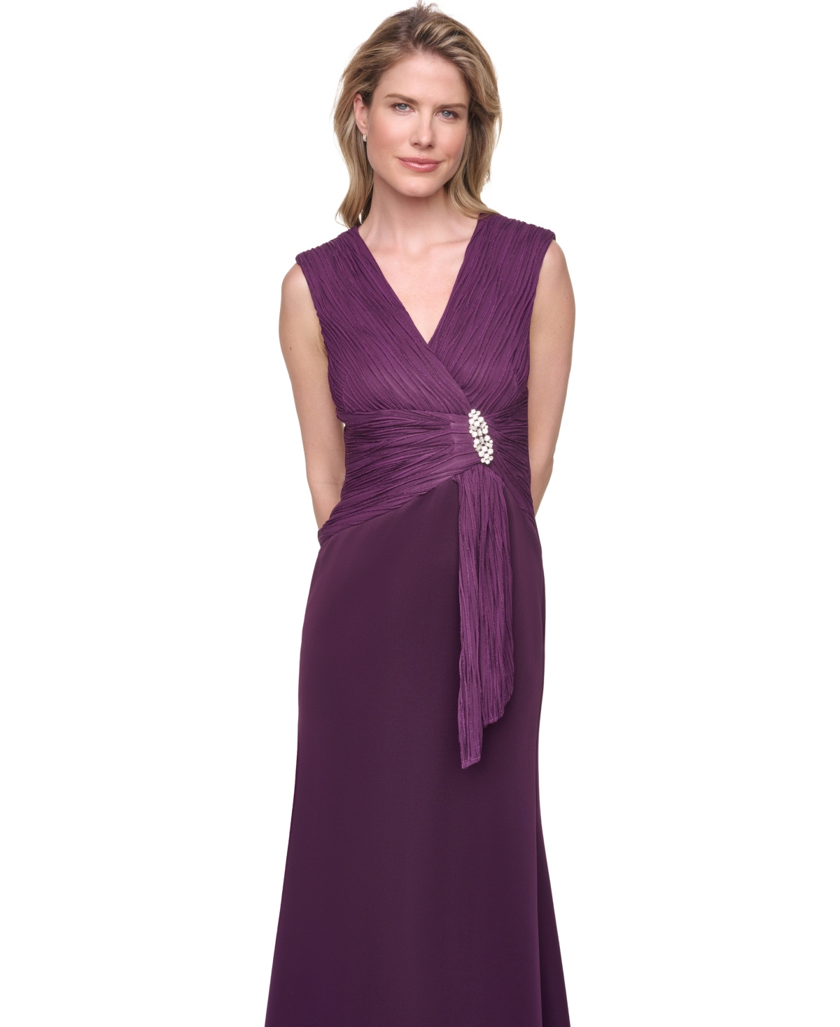 Jessica Howard Petite Sleeveless V-Neck Gown