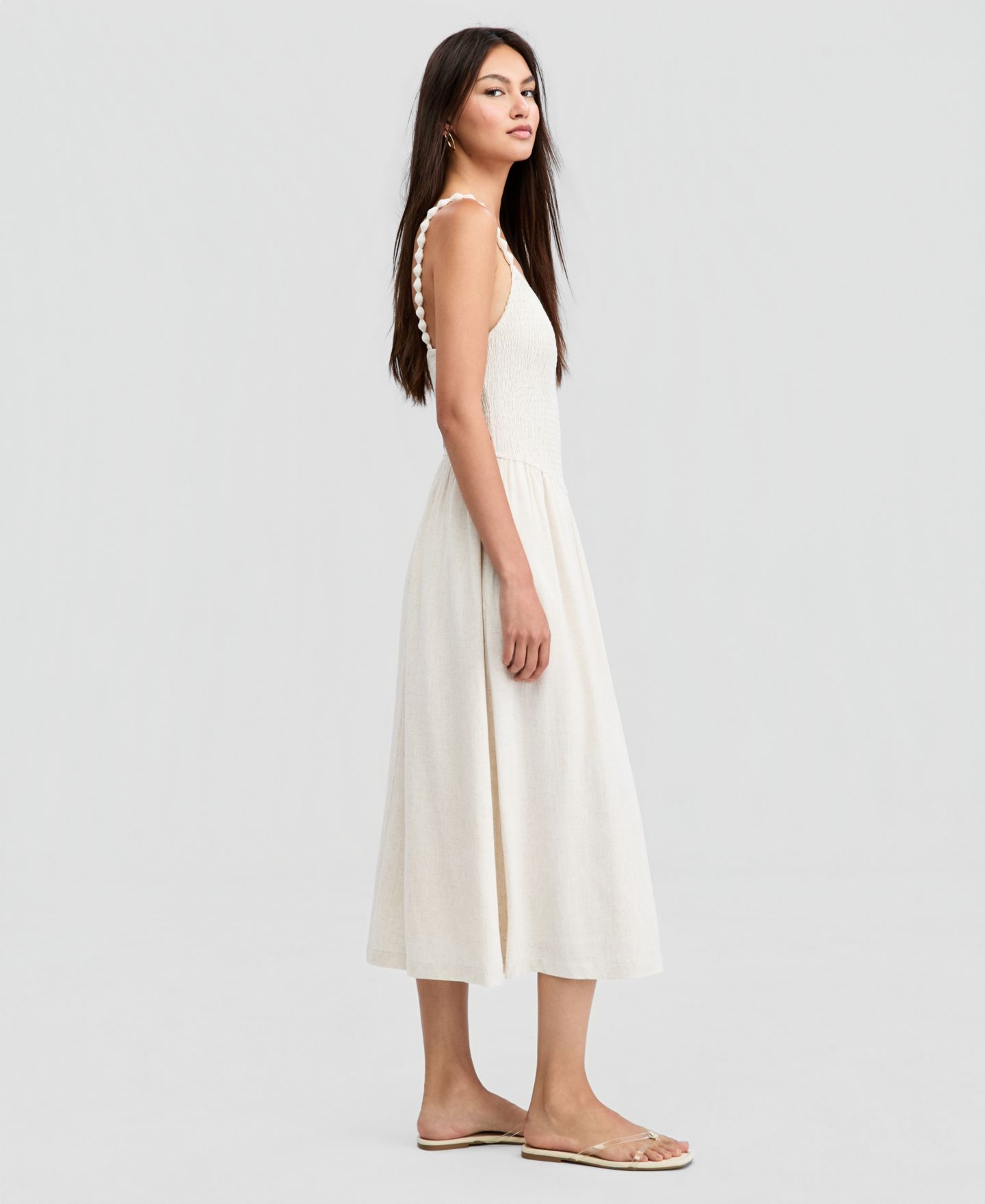 Женское платье And Now This Petite Linen-Blend Beaded Strap Smocked Midi, цвет: Слоновая кость — фото 3