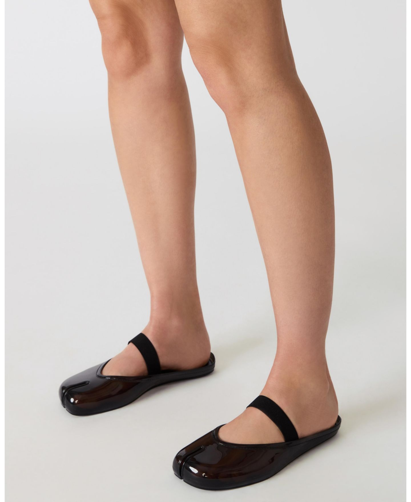 Женские сабо Steve Madden Cova Jelly Split Toe Mule Flats, цвет: Чёрный — фото 2