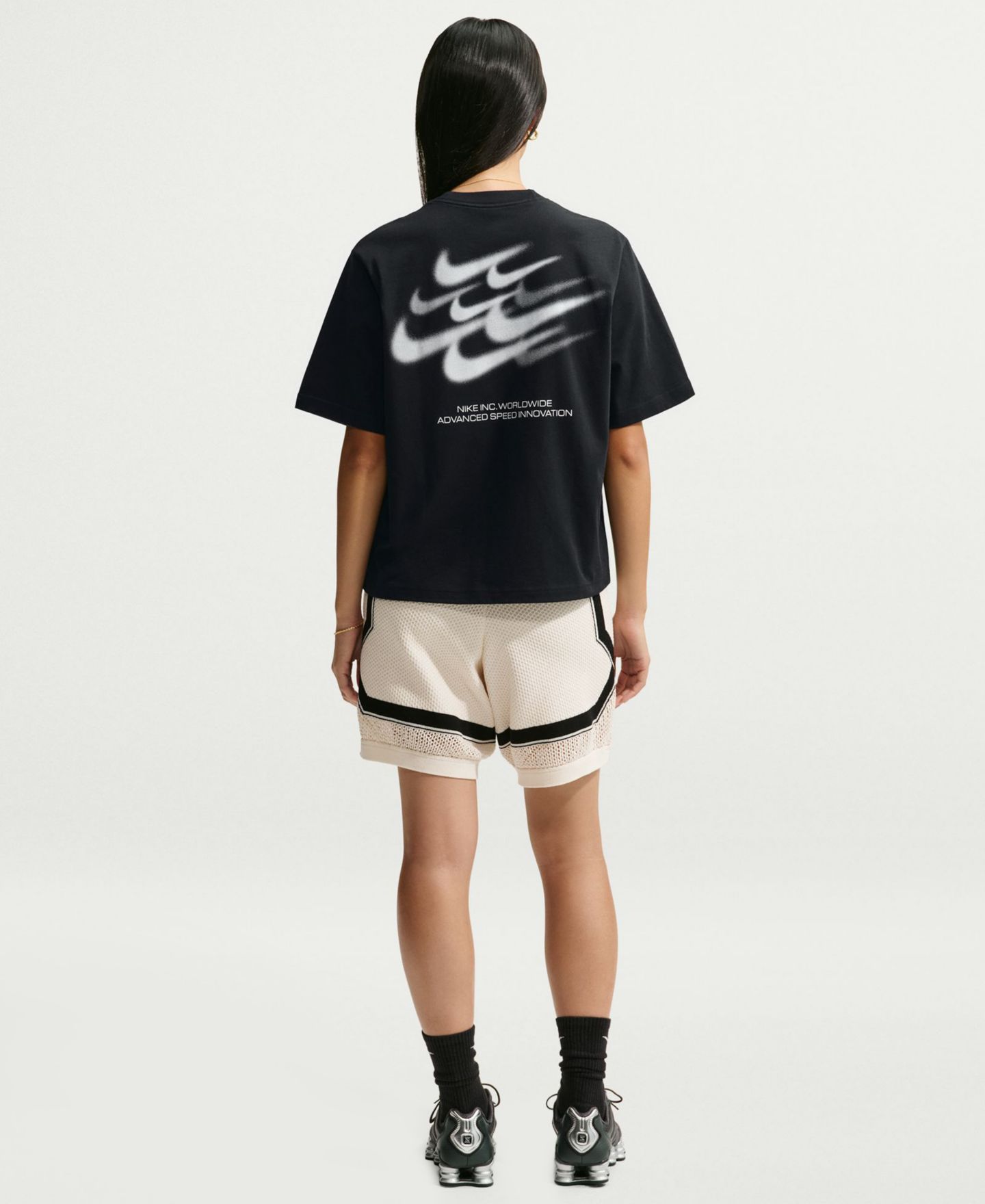 Женская футболка Nike Sportswear Classic Short-Sleeve Loose, цвет: Чёрный — фото 5