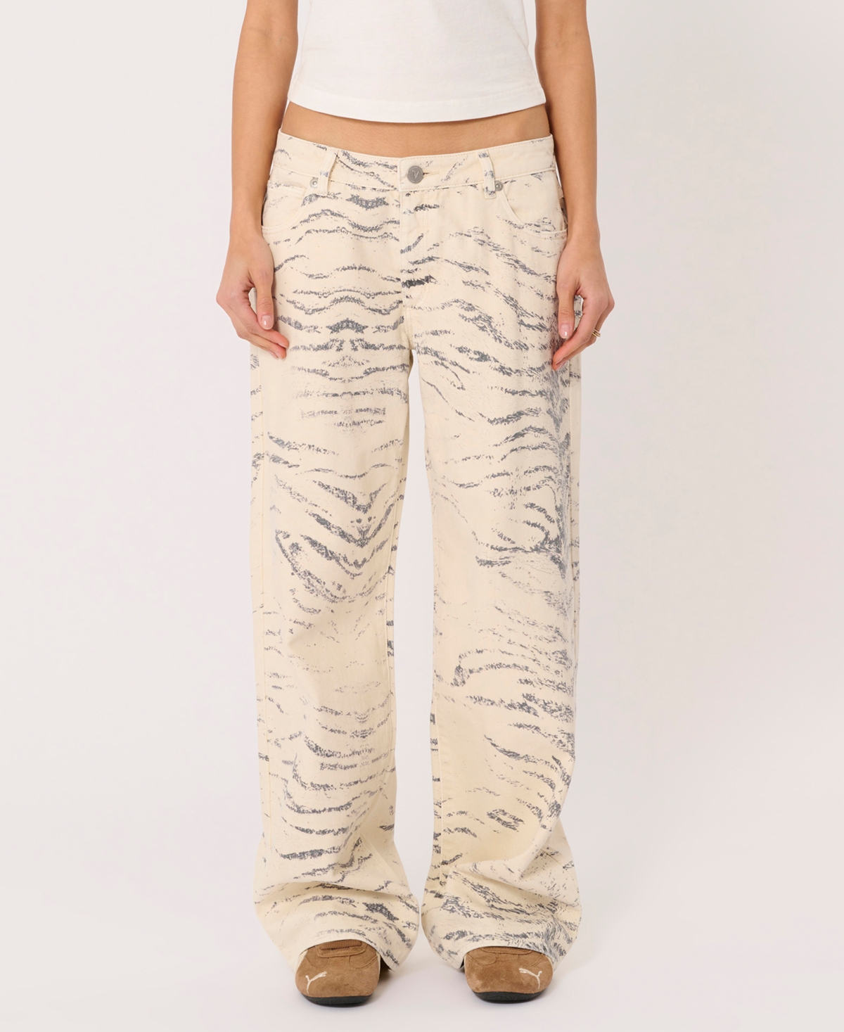 Abrand Women's 99 Valentina Baggy-Fit Wide-Leg Jeans