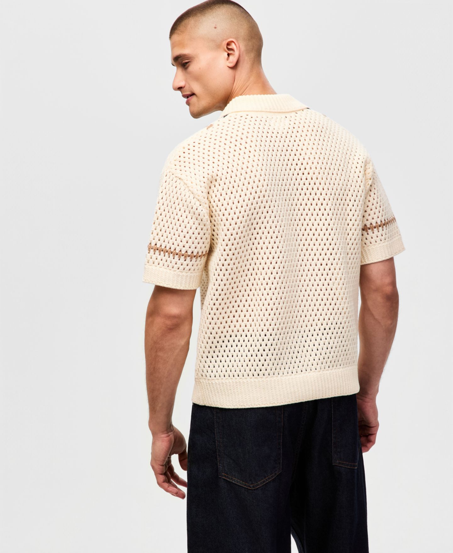 Мужской свитер Macy's Mode of One Relaxed-Fit Textured Short-Sleeve Sweater, Exclusive, цвет: Молочный белый — фото 2