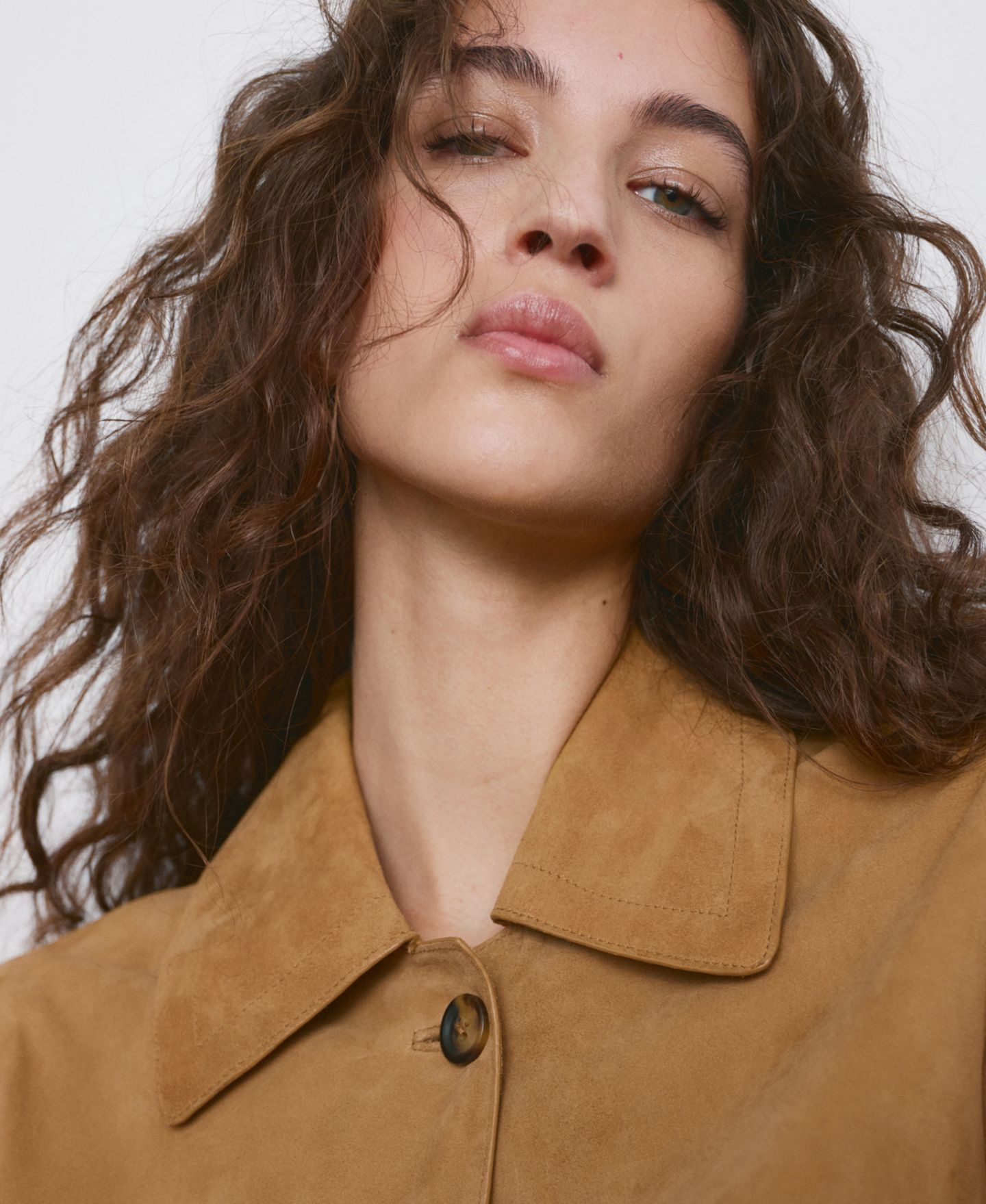 Женская куртка MANGO Chest-Pocket Suede, цвет: Ochre — фото 3