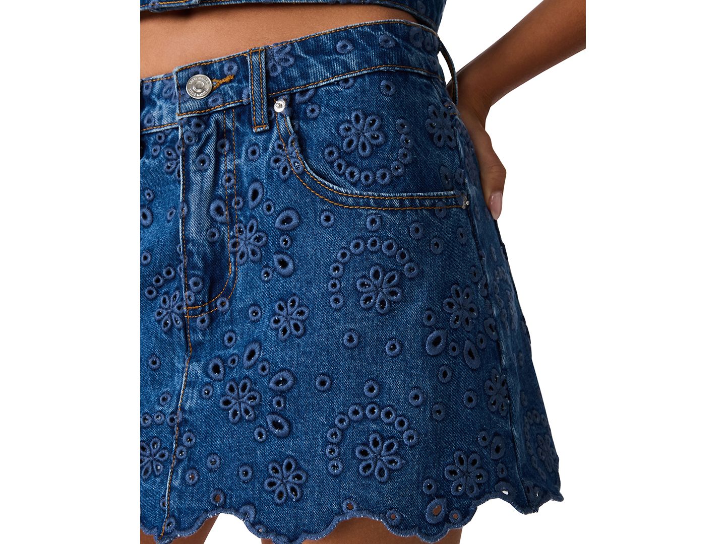 Женская юбка-шорты Steve Madden Delilah Eyelet Non-Stretch Skort, цвет: Синий — фото 5