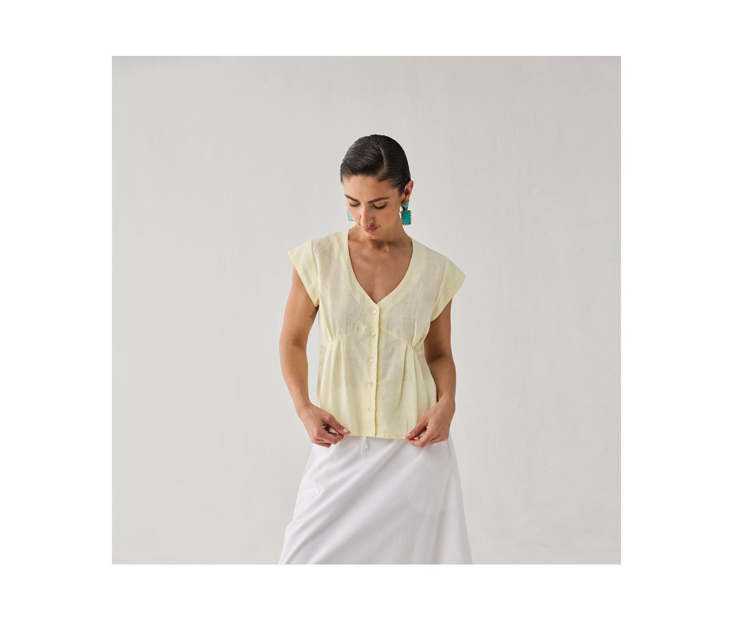 Женский топ Reistor The Deep V Neck in Butter Lemon, цвет: Сливочный лимонный льняной — фото 9