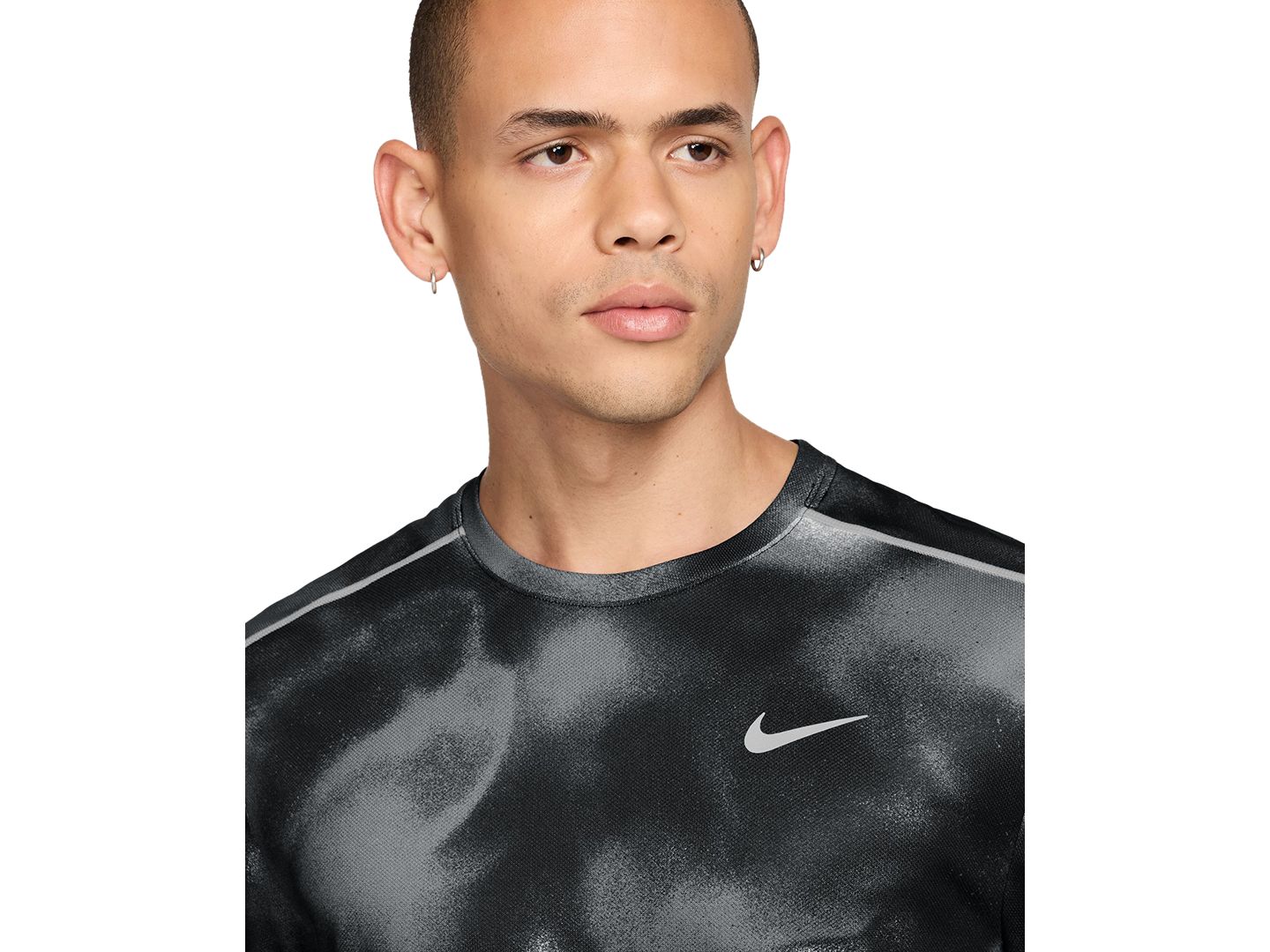 Мужская футболка Nike Miler Dri-FIT Crewneck Short-Sleeve Running, цвет: Чёрный / Светоотражающий — фото 2