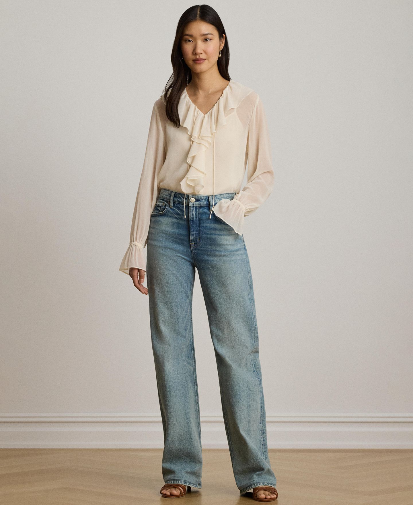 Женская блузка Lauren Ralph Lauren Ruffle-Trim V-Neck Blouse, цвет: Кремовый — фото 2