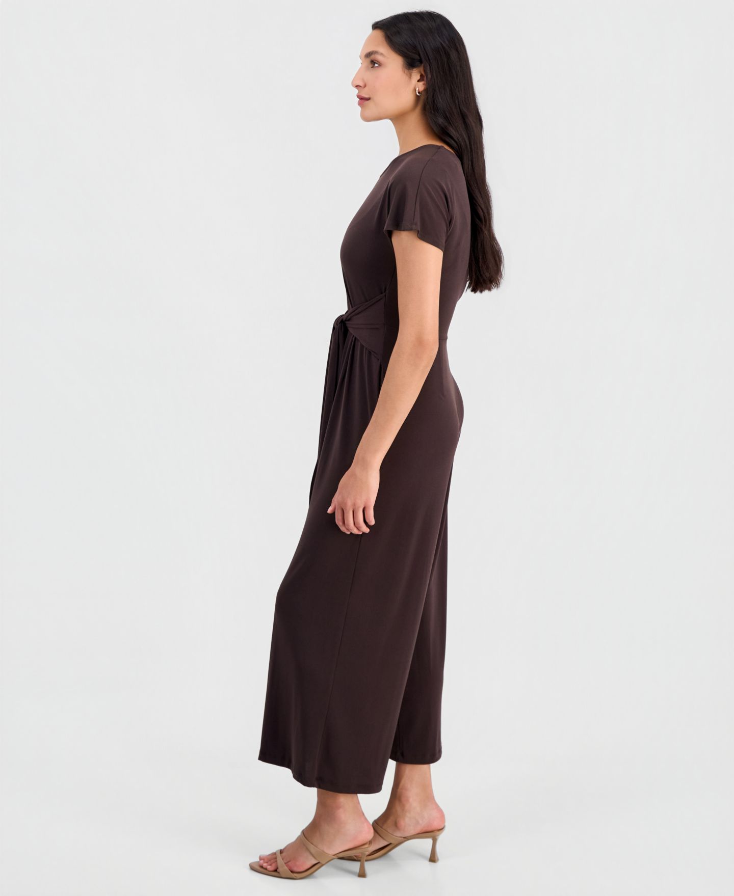 Женский комбинезон Robbie Bee Round-Neck Tie-Waist Jumpsuit, цвет: Шоколадный — фото 3