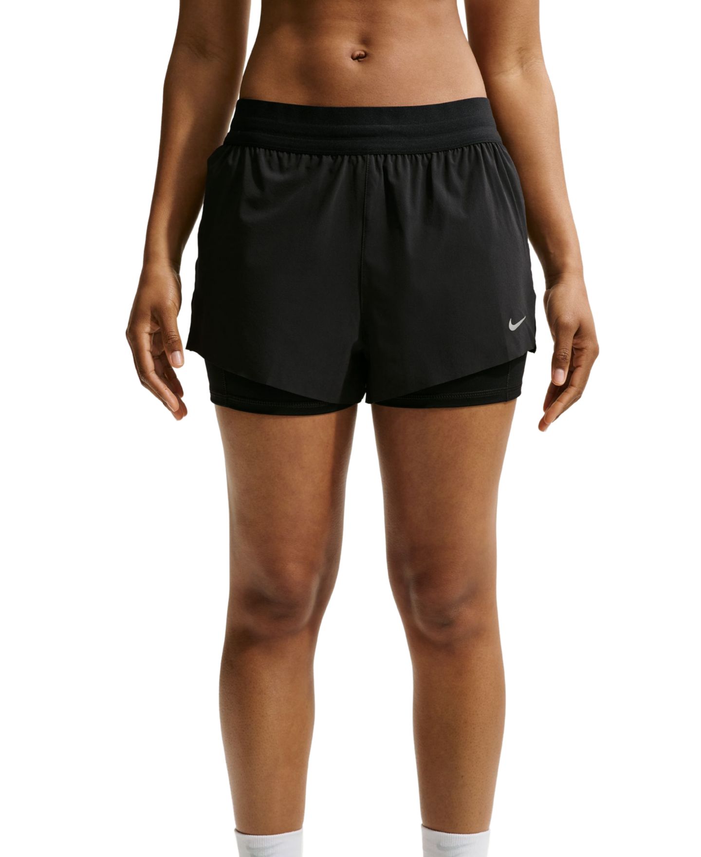 Женские шорты Nike Swift Dri-FIT Mid-Rise 2-in-1 Running, цвет: Чёрный / Светоотражающий — фото 2