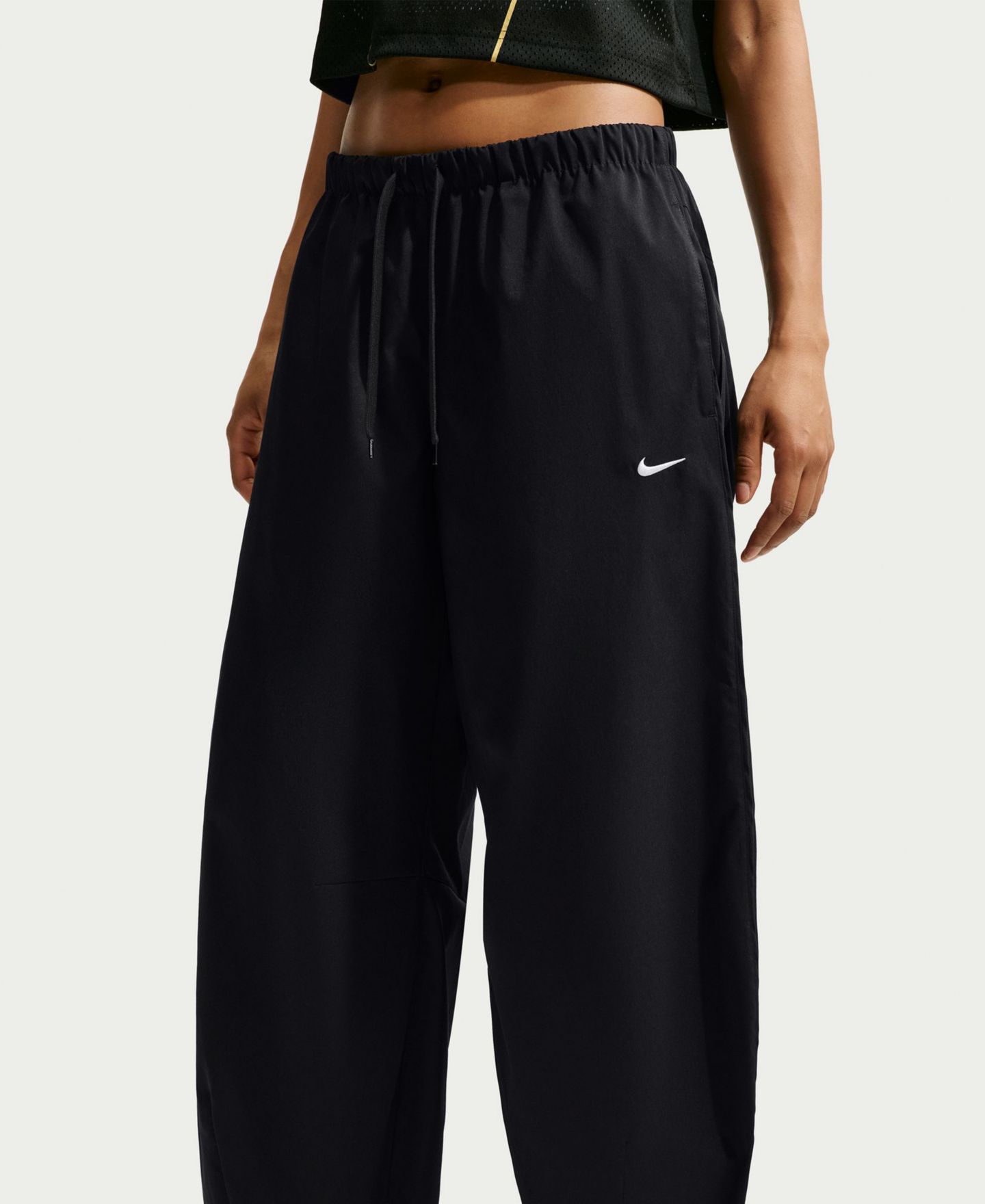 Женские брюки Nike Essentials Barrel Ankle-Length, цвет: Чёрный / Молочный — фото 4