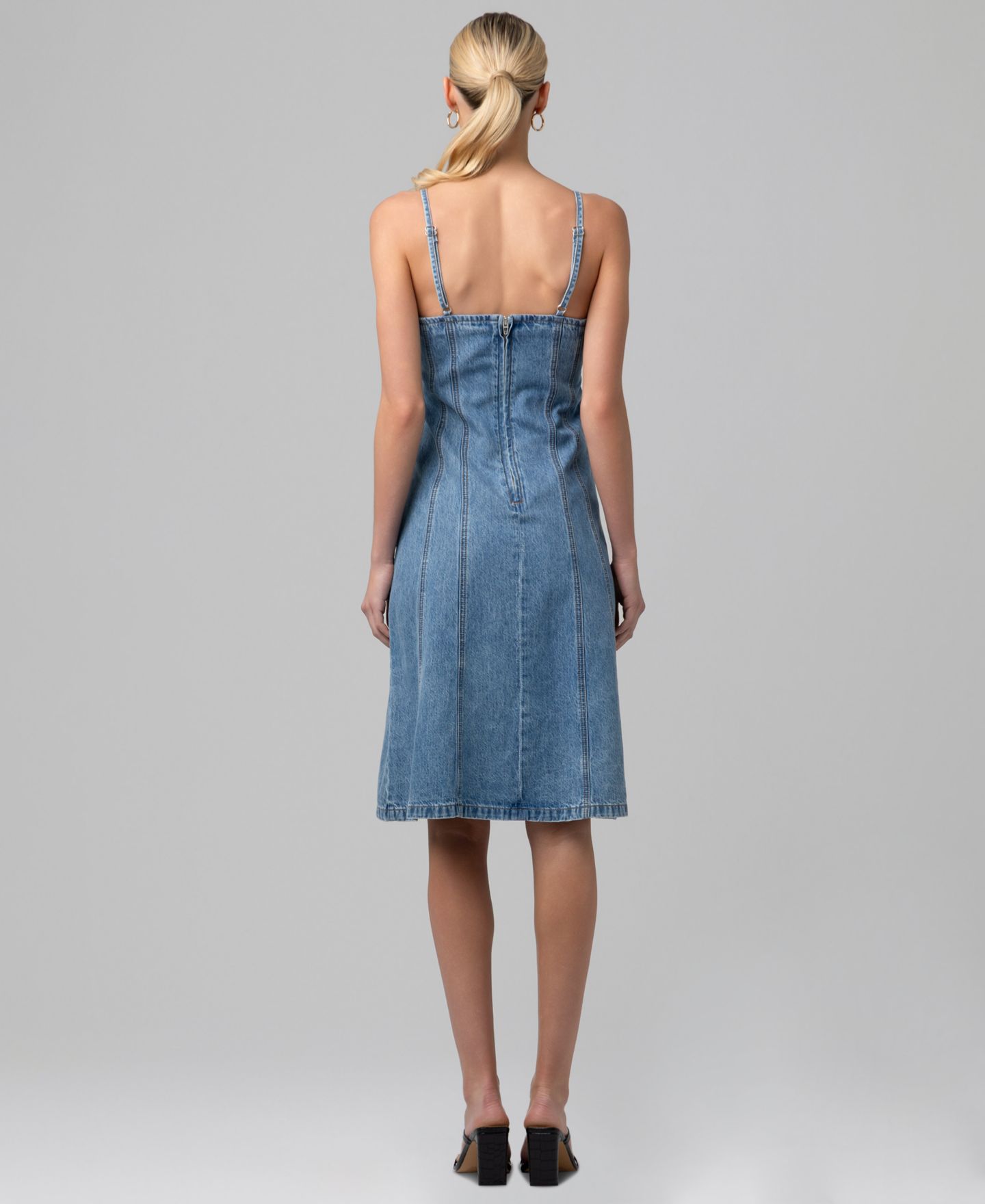 Женское платье Blank NYC Sleeveless Denim Midi, цвет: Behind The Scenes — фото 3