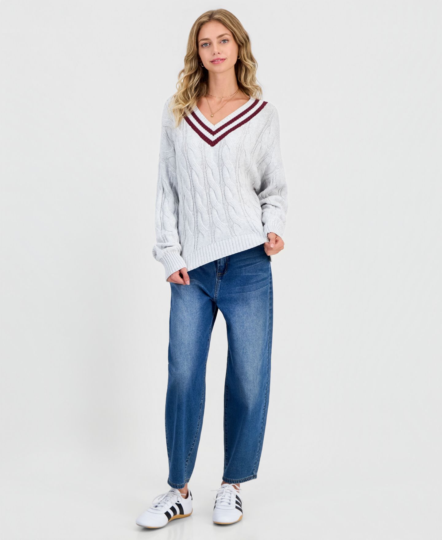Женский свитер Hippie Rose Juniors' V-Neck Varsity Cable-Knit, цвет: Меланжевый серый — фото 4