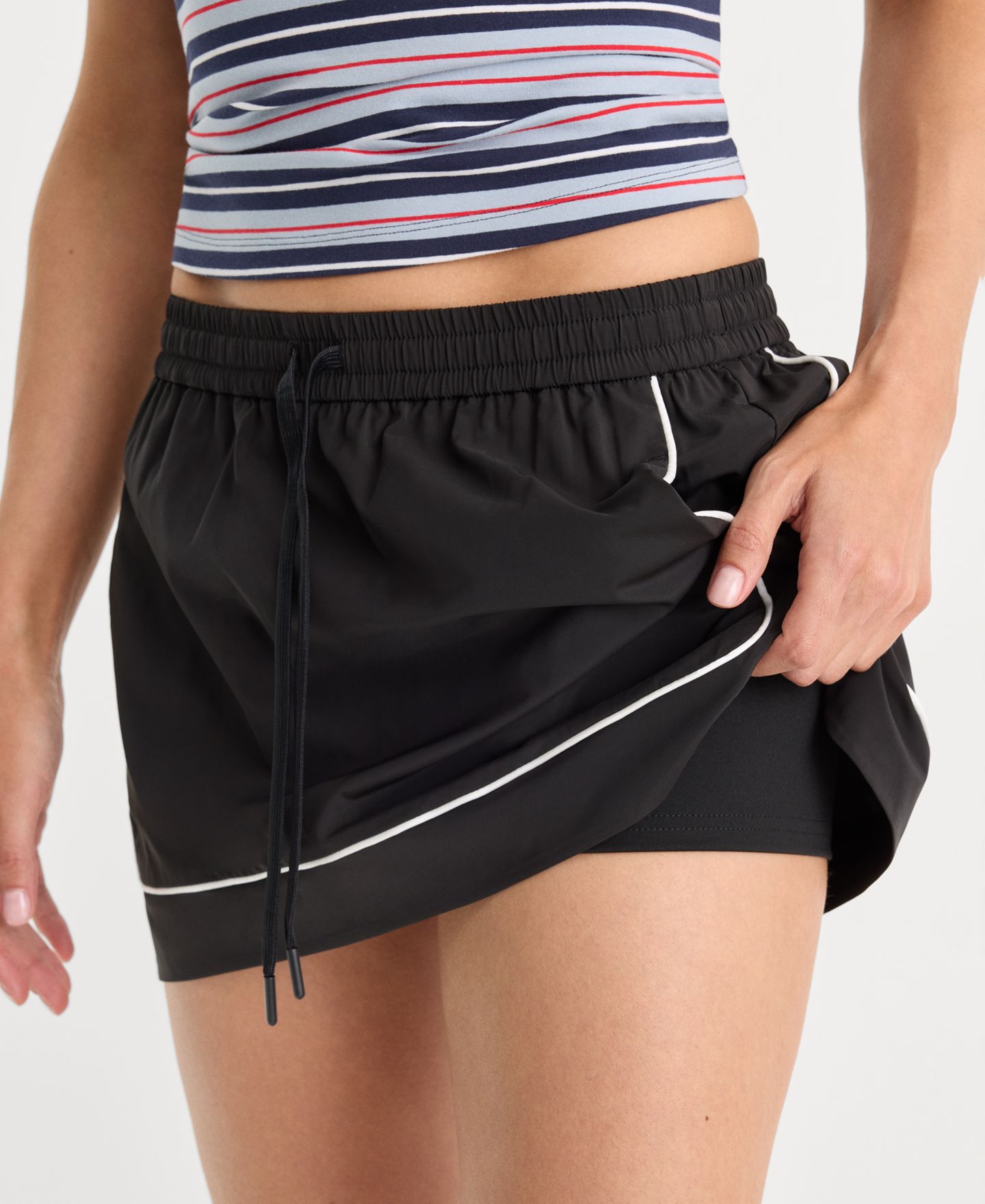 Женская юбка-шорты Good American The Sport Skort, цвет: Чёрный — фото 4