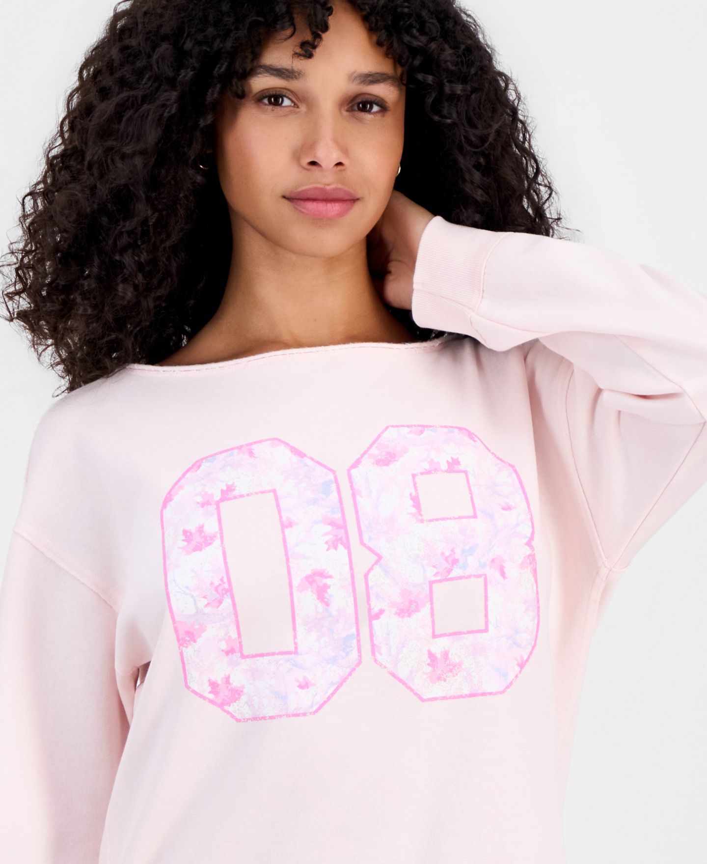 Женский свитшот Rebellious One Juniors' 89 Camo Off-the-Shoulder Mineral Wash Boat Neck, цвет: Ballet Slipper — фото 3