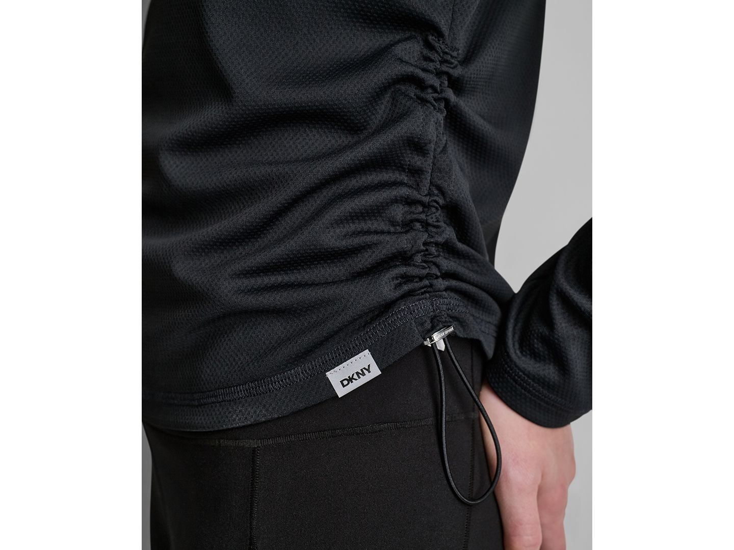 Женский топ DKNY Sport со сборками, технологичный, с длинным рукавом, цвет: Чёрный — фото 4