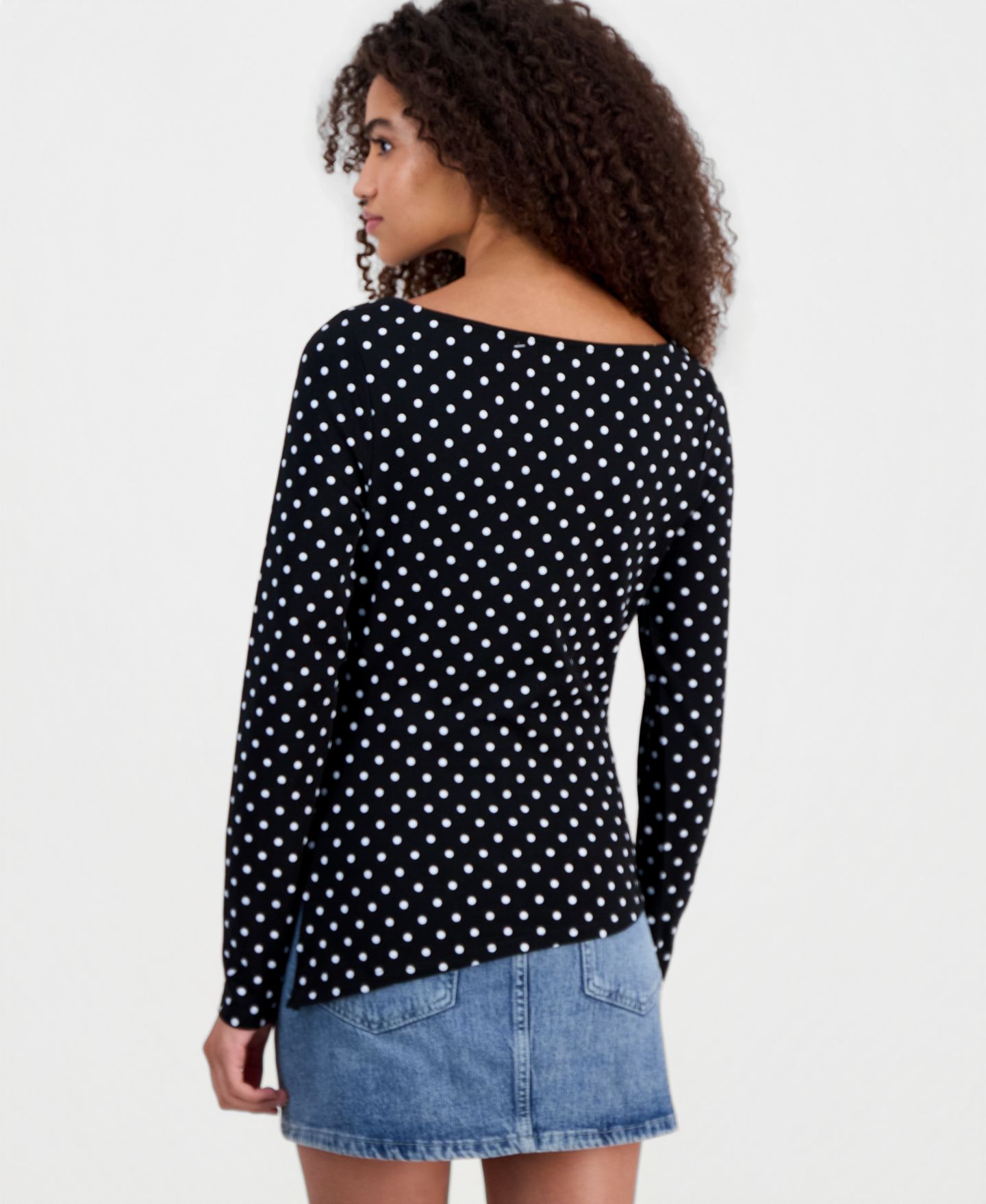Женский топ Madden Girl Juniors' Printed Boat Neck Long Sleeve, цвет: Чёрный / Белый — фото 4